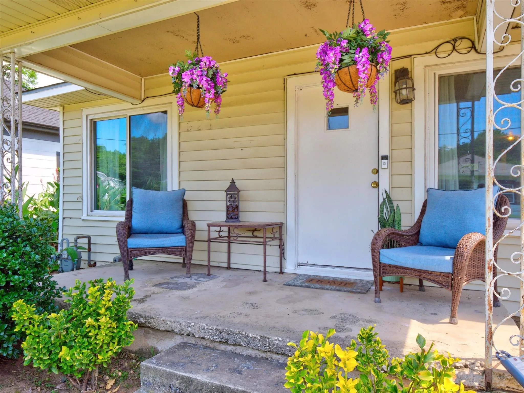 Single Family Residence For Sale in Grayson County , 626 E South Street, Whitesboro, Texas 76273, 2 Bedroom, 1 Bathroom, Garage spaces, 816 Sqft, built in 1966, mls#21326742, Real Estate Agent in Whitesboro, Homes For Sale in Grayson county, Homes For Sale in Whitesboro, Realtor in Whitesboro Texas, Real Estate Brokerage Independent Realty Texas, Luminita Cordes Realtor