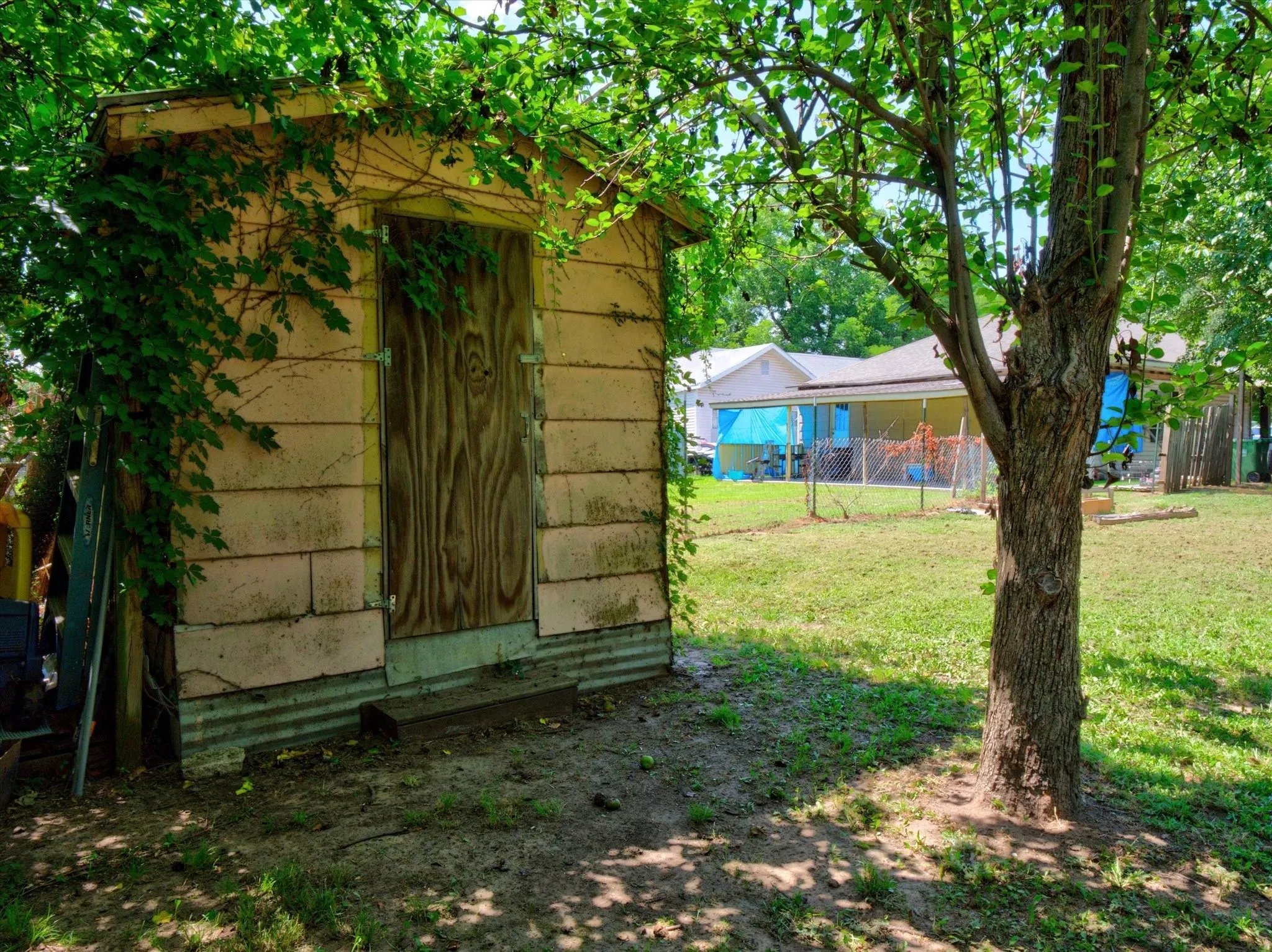 Single Family Residence For Sale in Grayson County , 626 E South Street, Whitesboro, Texas 76273, 2 Bedroom, 1 Bathroom, Garage spaces, 816 Sqft, built in 1966, mls#21326742, Real Estate Agent in Whitesboro, Homes For Sale in Grayson county, Homes For Sale in Whitesboro, Realtor in Whitesboro Texas, Real Estate Brokerage Independent Realty Texas, Luminita Cordes Realtor