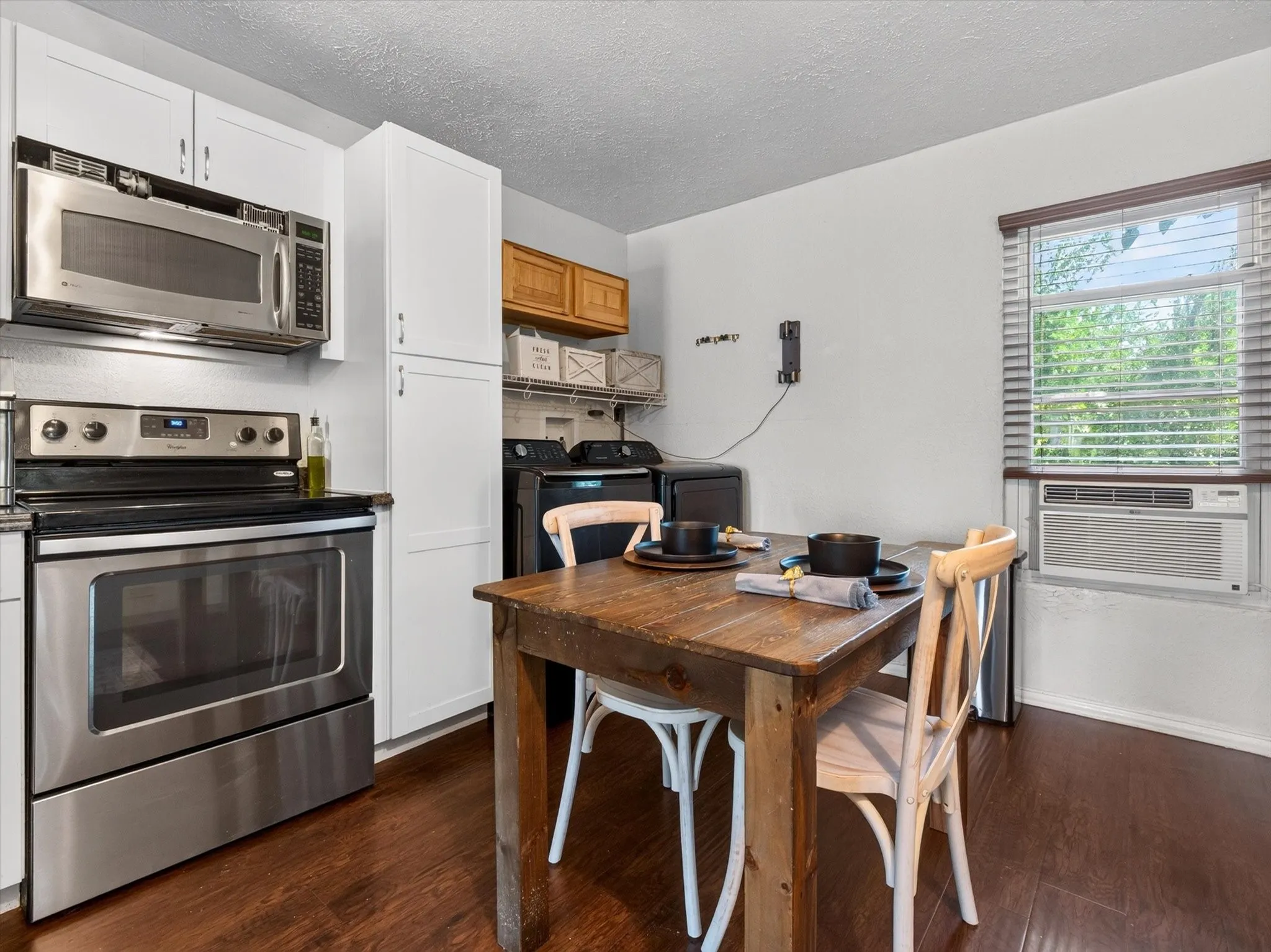 Single Family Residence For Sale in Grayson County , 626 E South Street, Whitesboro, Texas 76273, 2 Bedroom, 1 Bathroom, Garage spaces, 816 Sqft, built in 1966, mls#21326742, Real Estate Agent in Whitesboro, Homes For Sale in Grayson county, Homes For Sale in Whitesboro, Realtor in Whitesboro Texas, Real Estate Brokerage Independent Realty Texas, Luminita Cordes Realtor