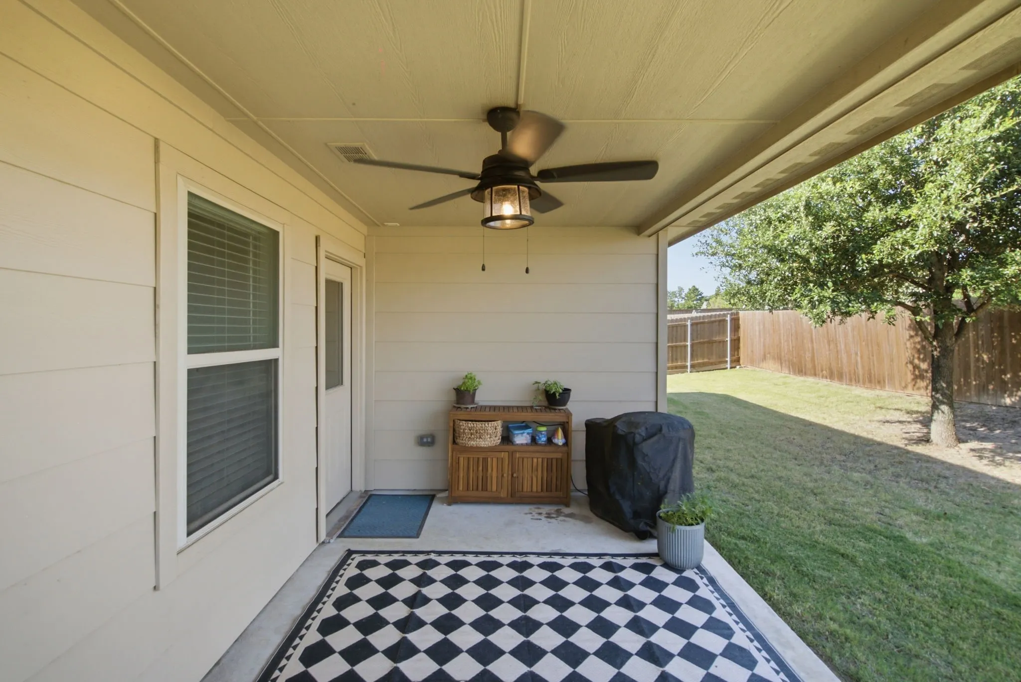 Single Family Residence For Sale in Tarrant County , 531 Hidden Springs Trail, Azle, Texas 76020, 4 Bedroom, 2 Bathroom, 2 Garage spaces, 2,151 Sqft, built in 2018, mls#21326766, Real Estate Agent in Azle, Homes For Sale in Tarrant county, Homes For Sale in Azle, Realtor in Azle Texas, Real Estate Brokerage Independent Realty Texas, Luminita Cordes Realtor