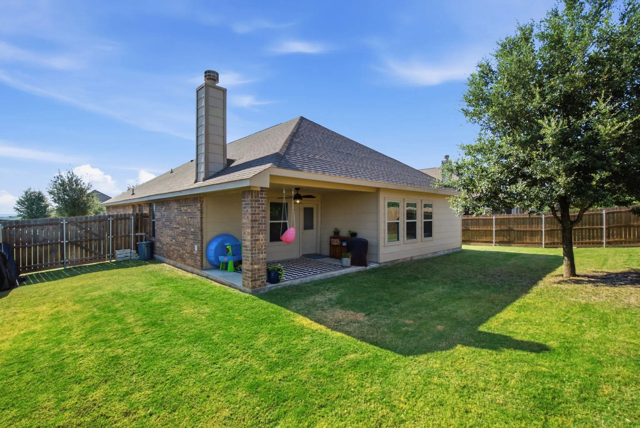 Single Family Residence For Sale in Tarrant County , 531 Hidden Springs Trail, Azle, Texas 76020, 4 Bedroom, 2 Bathroom, 2 Garage spaces, 2,151 Sqft, built in 2018, mls#21326766, Real Estate Agent in Azle, Homes For Sale in Tarrant county, Homes For Sale in Azle, Realtor in Azle Texas, Real Estate Brokerage Independent Realty Texas, Luminita Cordes Realtor