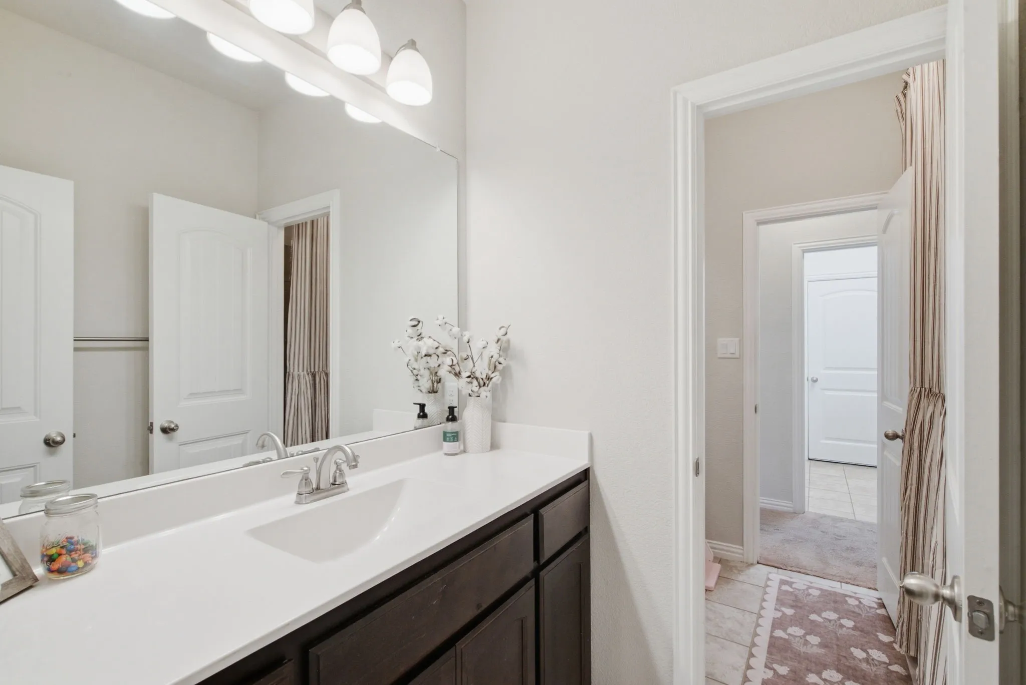 Single Family Residence For Sale in Tarrant County , 531 Hidden Springs Trail, Azle, Texas 76020, 4 Bedroom, 2 Bathroom, 2 Garage spaces, 2,151 Sqft, built in 2018, mls#21326766, Real Estate Agent in Azle, Homes For Sale in Tarrant county, Homes For Sale in Azle, Realtor in Azle Texas, Real Estate Brokerage Independent Realty Texas, Luminita Cordes Realtor