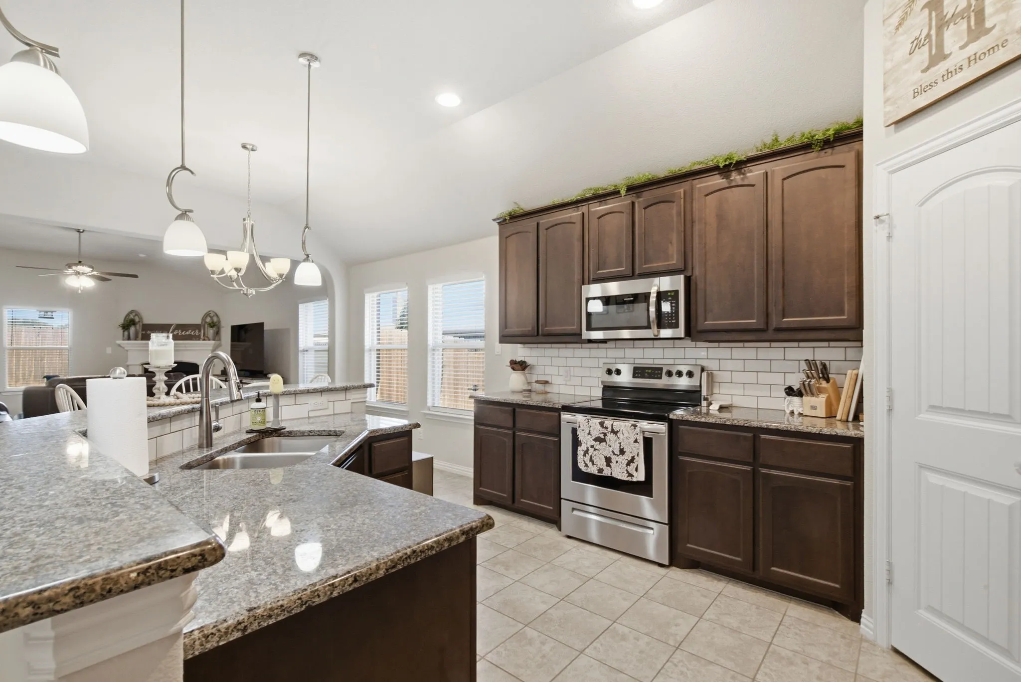 Single Family Residence For Sale in Tarrant County , 531 Hidden Springs Trail, Azle, Texas 76020, 4 Bedroom, 2 Bathroom, 2 Garage spaces, 2,151 Sqft, built in 2018, mls#21326766, Real Estate Agent in Azle, Homes For Sale in Tarrant county, Homes For Sale in Azle, Realtor in Azle Texas, Real Estate Brokerage Independent Realty Texas, Luminita Cordes Realtor