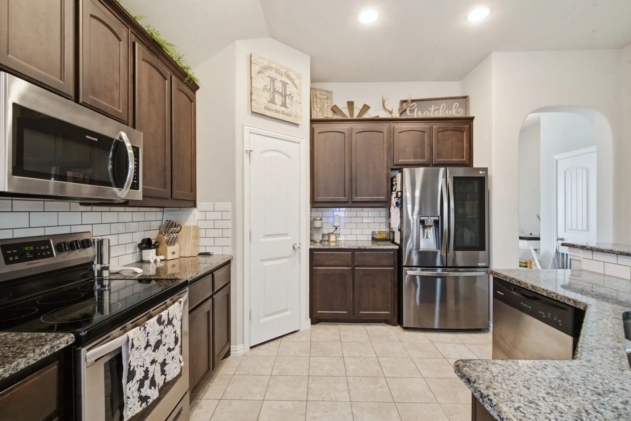 Single Family Residence For Sale in Tarrant County , 531 Hidden Springs Trail, Azle, Texas 76020, 4 Bedroom, 2 Bathroom, 2 Garage spaces, 2,151 Sqft, built in 2018, mls#21326766, Real Estate Agent in Azle, Homes For Sale in Tarrant county, Homes For Sale in Azle, Realtor in Azle Texas, Real Estate Brokerage Independent Realty Texas, Luminita Cordes Realtor