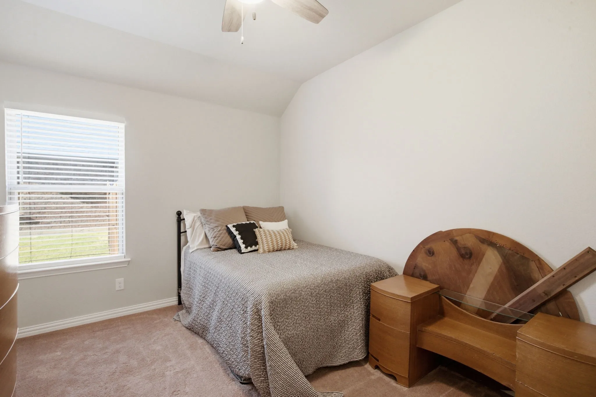Single Family Residence For Sale in Tarrant County , 531 Hidden Springs Trail, Azle, Texas 76020, 4 Bedroom, 2 Bathroom, 2 Garage spaces, 2,151 Sqft, built in 2018, mls#21326766, Real Estate Agent in Azle, Homes For Sale in Tarrant county, Homes For Sale in Azle, Realtor in Azle Texas, Real Estate Brokerage Independent Realty Texas, Luminita Cordes Realtor