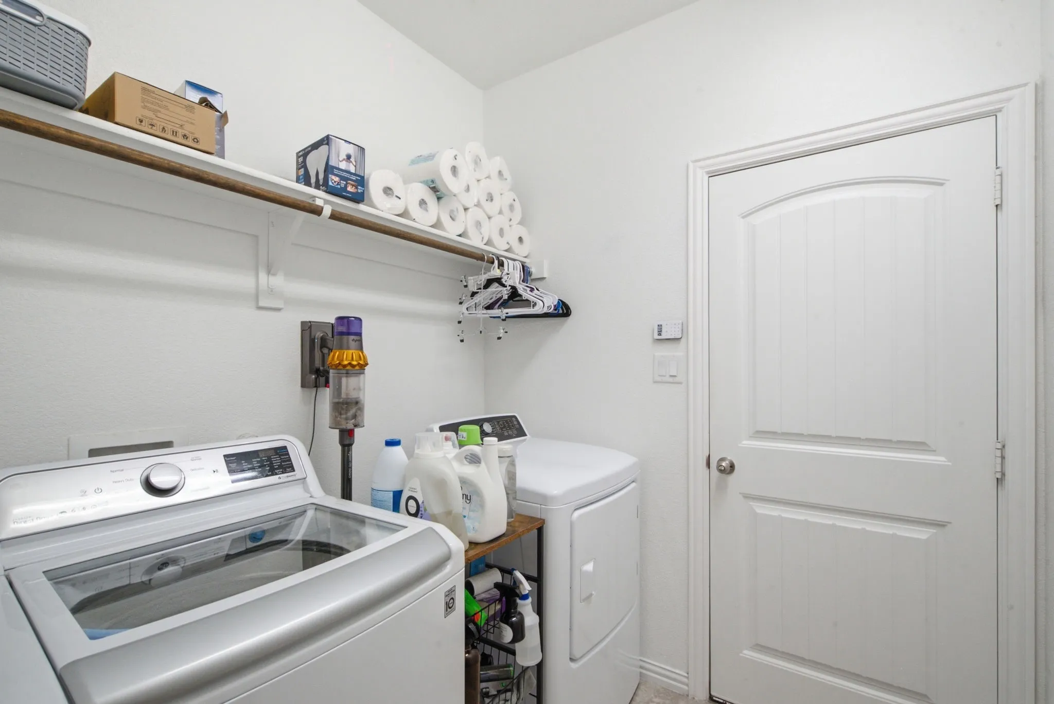 Single Family Residence For Sale in Tarrant County , 531 Hidden Springs Trail, Azle, Texas 76020, 4 Bedroom, 2 Bathroom, 2 Garage spaces, 2,151 Sqft, built in 2018, mls#21326766, Real Estate Agent in Azle, Homes For Sale in Tarrant county, Homes For Sale in Azle, Realtor in Azle Texas, Real Estate Brokerage Independent Realty Texas, Luminita Cordes Realtor