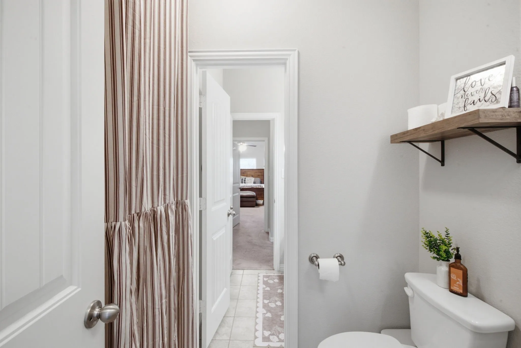 Single Family Residence For Sale in Tarrant County , 531 Hidden Springs Trail, Azle, Texas 76020, 4 Bedroom, 2 Bathroom, 2 Garage spaces, 2,151 Sqft, built in 2018, mls#21326766, Real Estate Agent in Azle, Homes For Sale in Tarrant county, Homes For Sale in Azle, Realtor in Azle Texas, Real Estate Brokerage Independent Realty Texas, Luminita Cordes Realtor