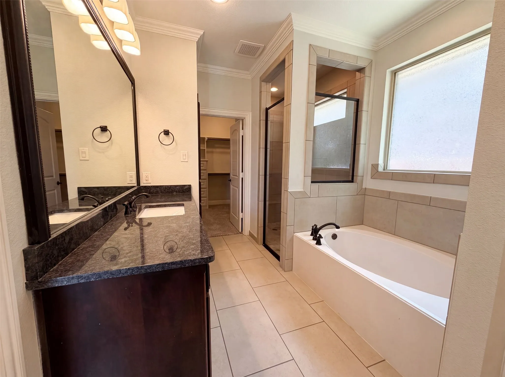 Single Family Residence For Sale in Tarrant County , 400 Blue Star Court, Burleson, Texas 76028, 5 Bedroom, 4 Bathroom, 2 Garage spaces, 3,139 Sqft, built in 2015, mls#21326762, Real Estate Agent in Burleson, Homes For Sale in Tarrant county, Homes For Sale in Burleson, Realtor in Burleson Texas, Real Estate Brokerage Independent Realty Texas, Luminita Cordes Realtor