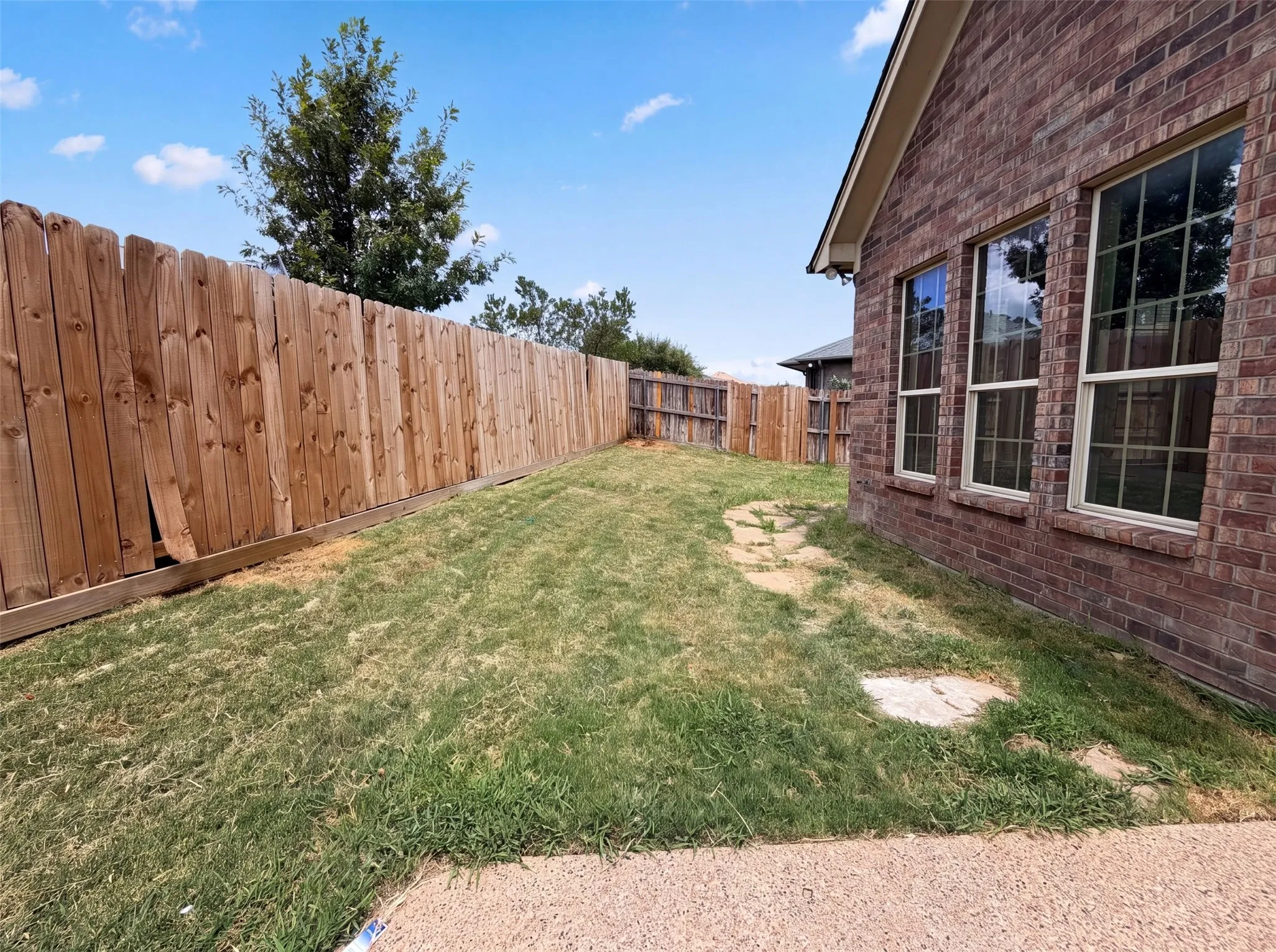 Single Family Residence For Sale in Tarrant County , 400 Blue Star Court, Burleson, Texas 76028, 5 Bedroom, 4 Bathroom, 2 Garage spaces, 3,139 Sqft, built in 2015, mls#21326762, Real Estate Agent in Burleson, Homes For Sale in Tarrant county, Homes For Sale in Burleson, Realtor in Burleson Texas, Real Estate Brokerage Independent Realty Texas, Luminita Cordes Realtor