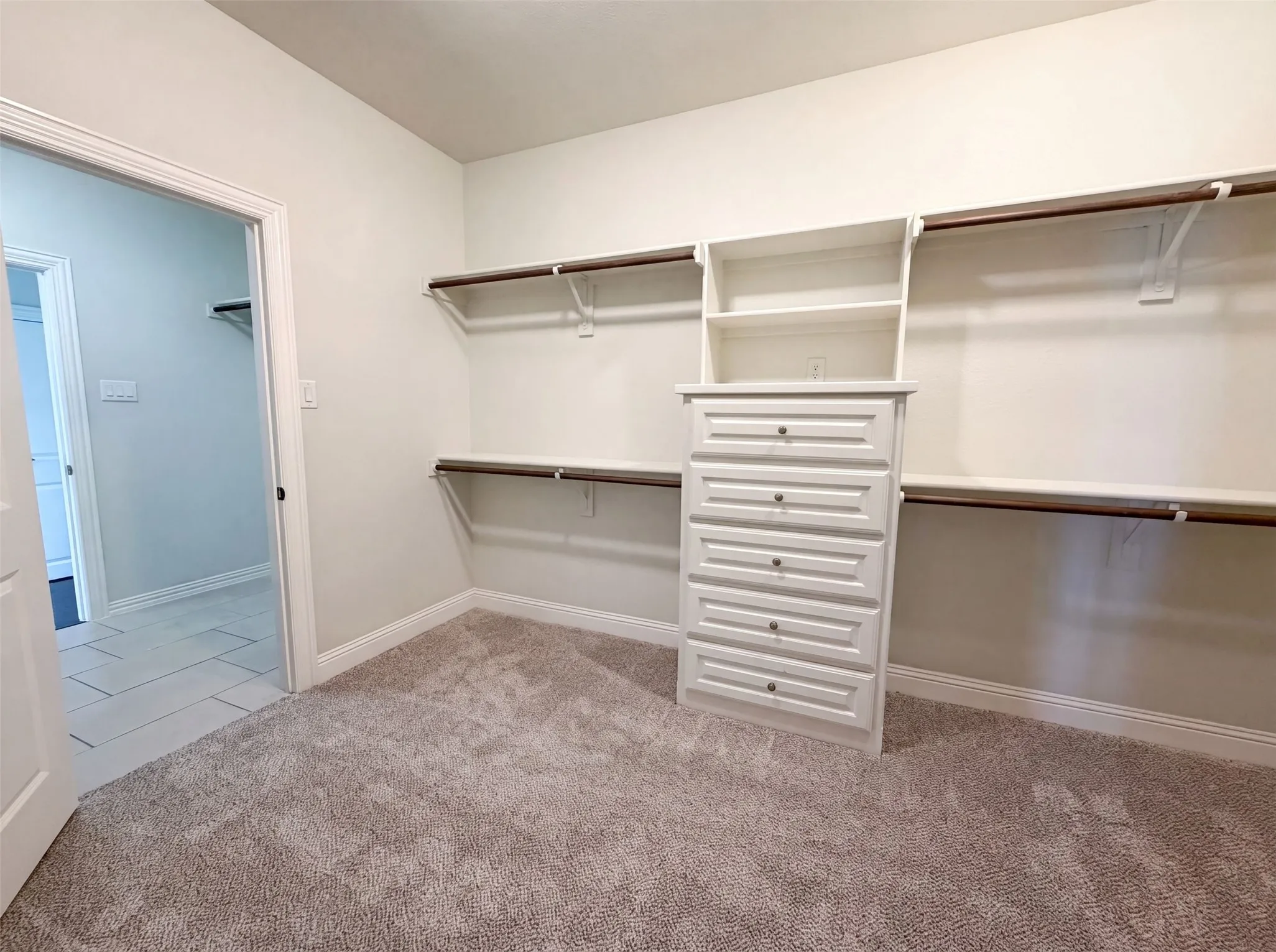 Single Family Residence For Sale in Tarrant County , 400 Blue Star Court, Burleson, Texas 76028, 5 Bedroom, 4 Bathroom, 2 Garage spaces, 3,139 Sqft, built in 2015, mls#21326762, Real Estate Agent in Burleson, Homes For Sale in Tarrant county, Homes For Sale in Burleson, Realtor in Burleson Texas, Real Estate Brokerage Independent Realty Texas, Luminita Cordes Realtor