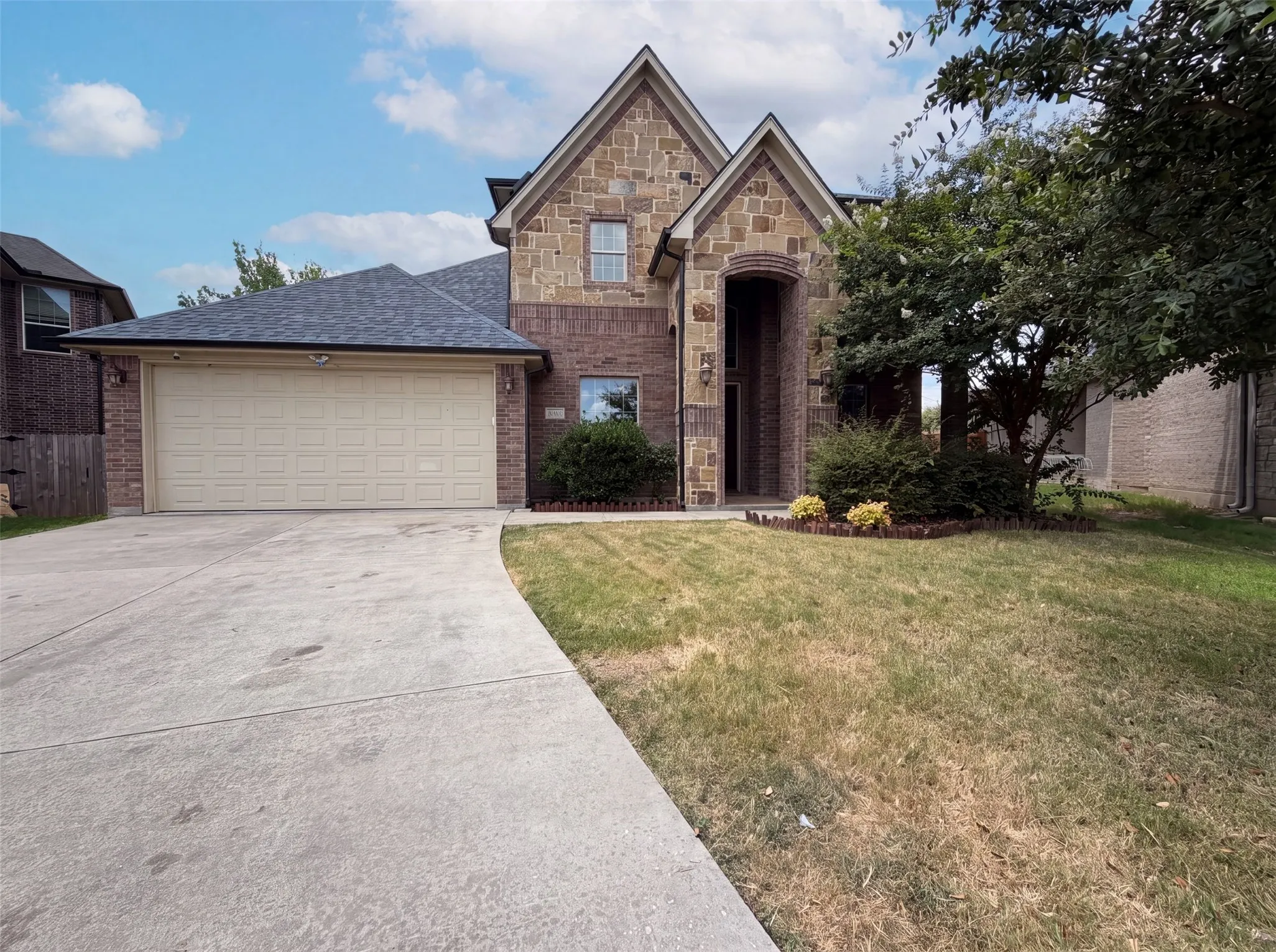 Single Family Residence For Sale in Tarrant County , 400 Blue Star Court, Burleson, Texas 76028, 5 Bedroom, 4 Bathroom, 2 Garage spaces, 3,139 Sqft, built in 2015, mls#21326762, Real Estate Agent in Burleson, Homes For Sale in Tarrant county, Homes For Sale in Burleson, Realtor in Burleson Texas, Real Estate Brokerage Independent Realty Texas, Luminita Cordes Realtor