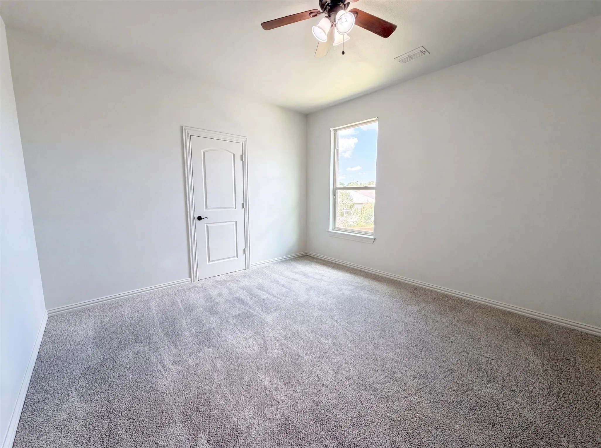 Single Family Residence For Sale in Tarrant County , 400 Blue Star Court, Burleson, Texas 76028, 5 Bedroom, 4 Bathroom, 2 Garage spaces, 3,139 Sqft, built in 2015, mls#21326762, Real Estate Agent in Burleson, Homes For Sale in Tarrant county, Homes For Sale in Burleson, Realtor in Burleson Texas, Real Estate Brokerage Independent Realty Texas, Luminita Cordes Realtor