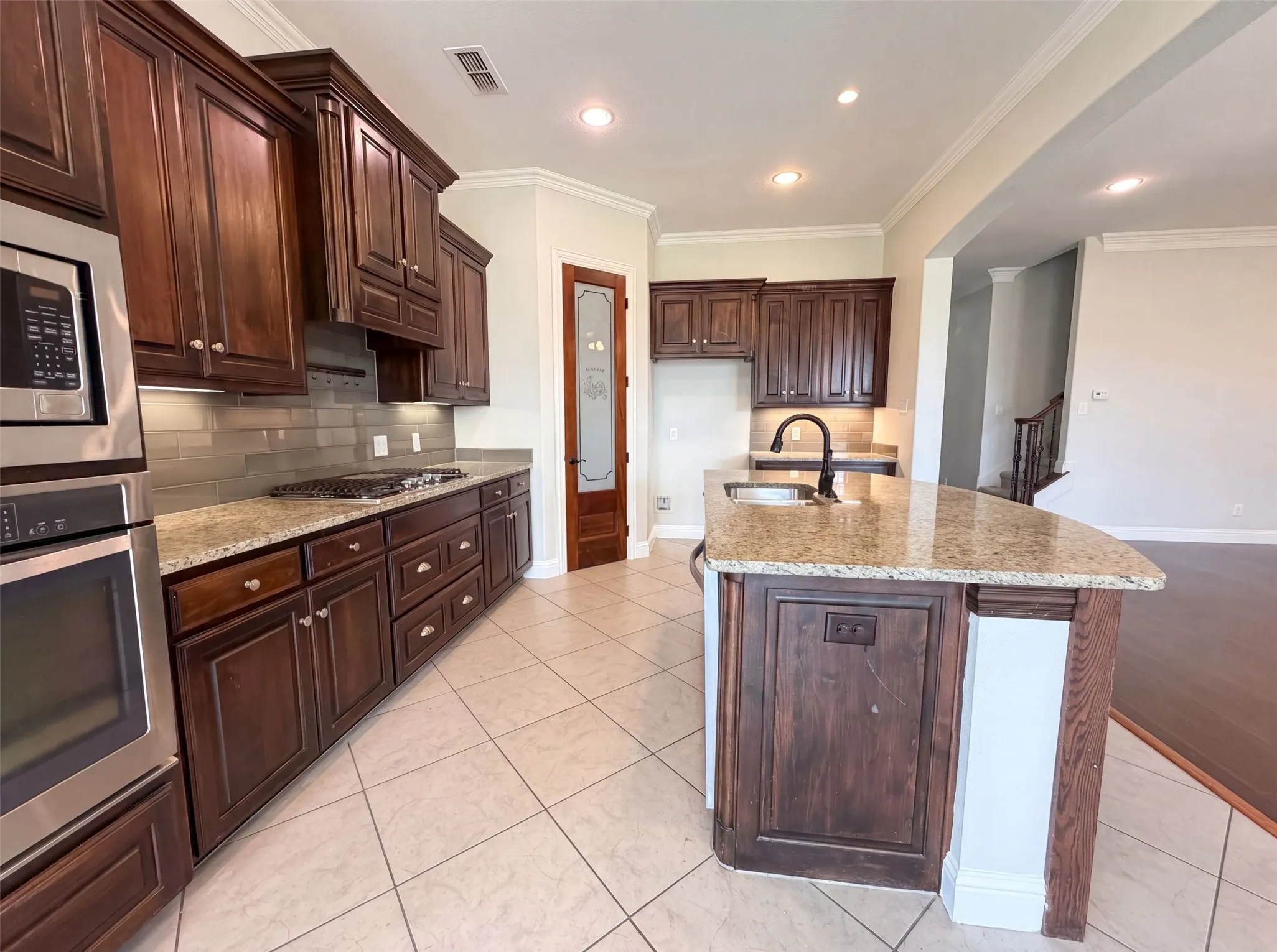 Single Family Residence For Sale in Tarrant County , 400 Blue Star Court, Burleson, Texas 76028, 5 Bedroom, 4 Bathroom, 2 Garage spaces, 3,139 Sqft, built in 2015, mls#21326762, Real Estate Agent in Burleson, Homes For Sale in Tarrant county, Homes For Sale in Burleson, Realtor in Burleson Texas, Real Estate Brokerage Independent Realty Texas, Luminita Cordes Realtor