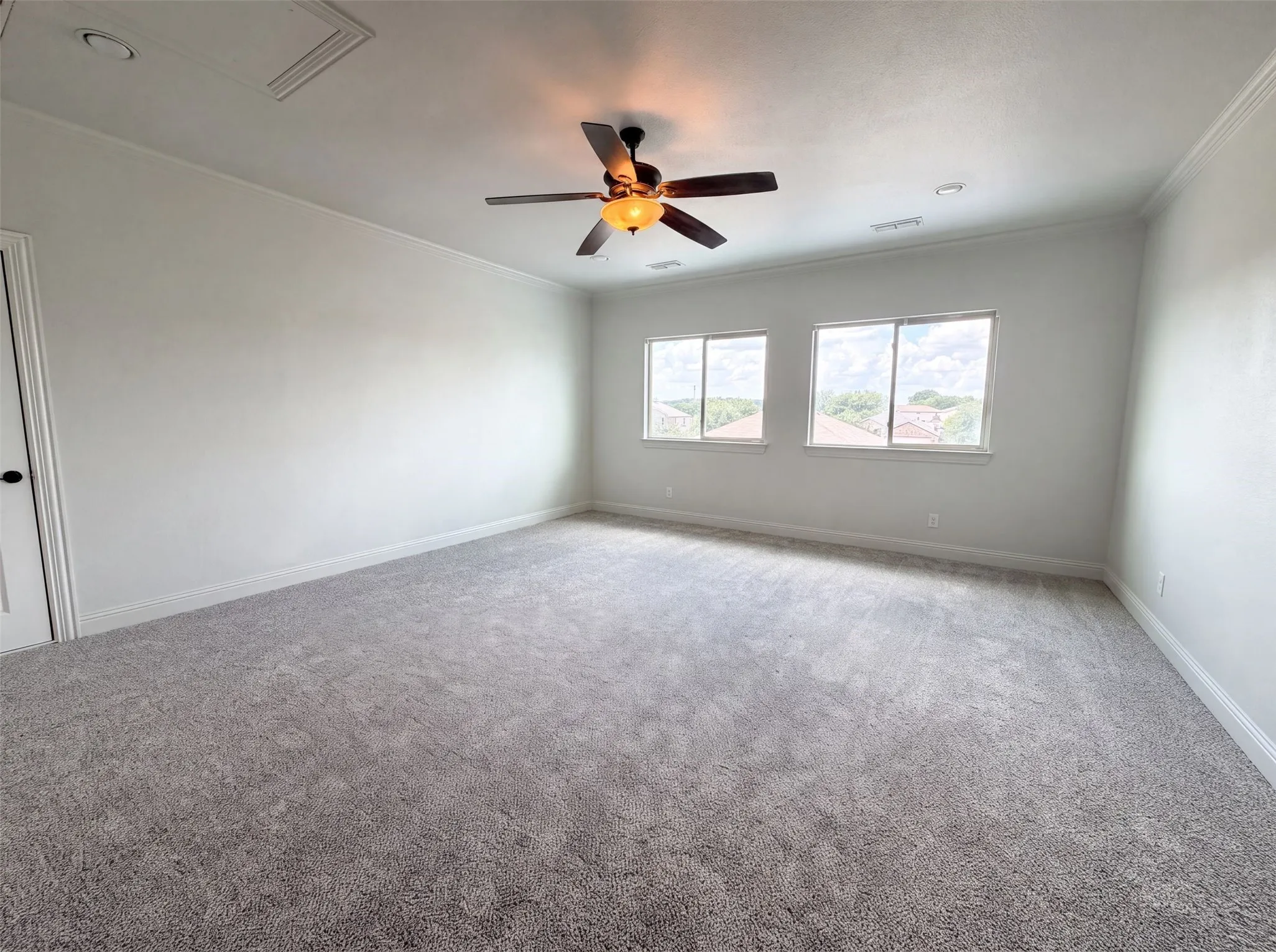 Single Family Residence For Sale in Tarrant County , 400 Blue Star Court, Burleson, Texas 76028, 5 Bedroom, 4 Bathroom, 2 Garage spaces, 3,139 Sqft, built in 2015, mls#21326762, Real Estate Agent in Burleson, Homes For Sale in Tarrant county, Homes For Sale in Burleson, Realtor in Burleson Texas, Real Estate Brokerage Independent Realty Texas, Luminita Cordes Realtor