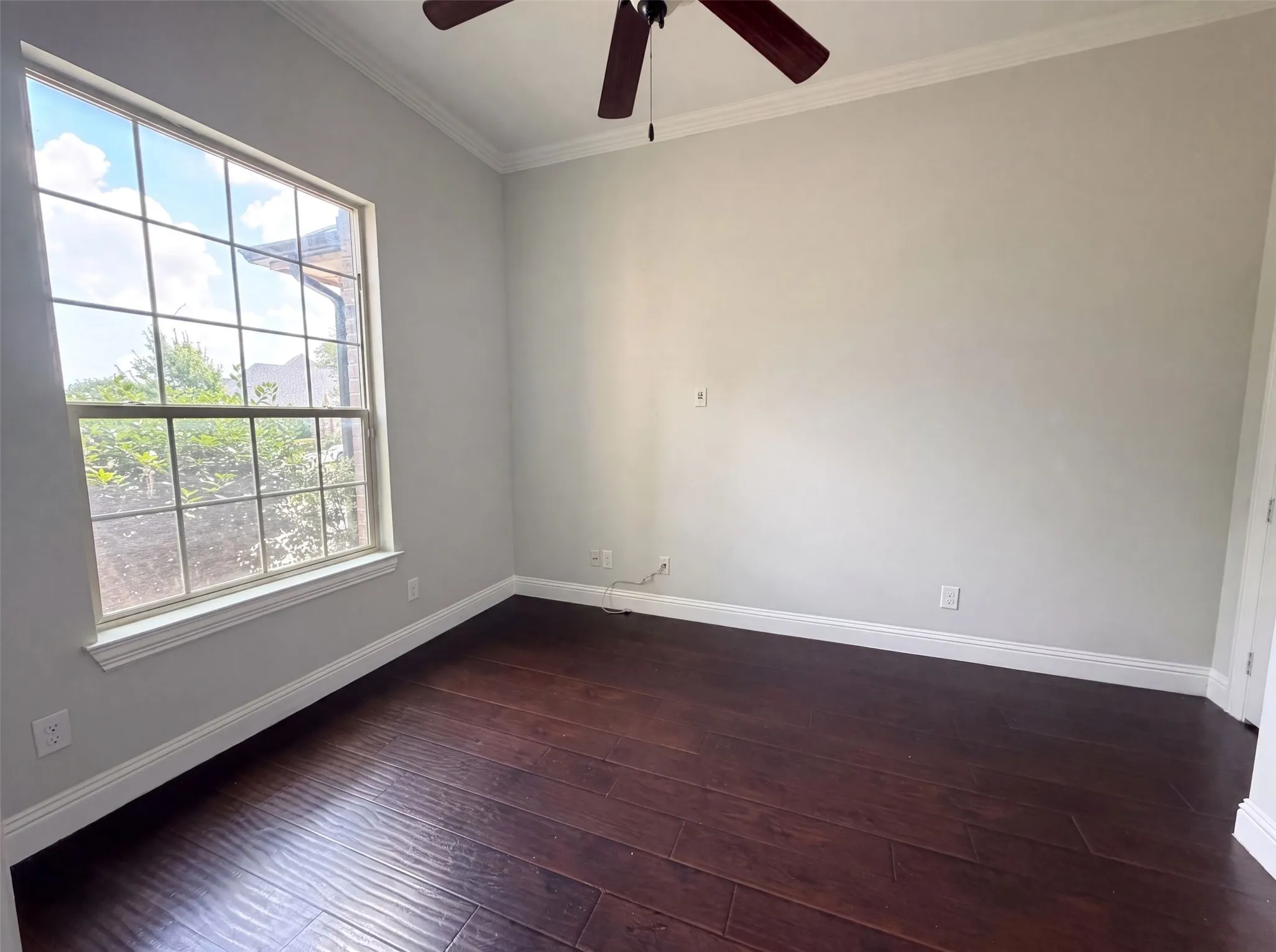Single Family Residence For Sale in Tarrant County , 400 Blue Star Court, Burleson, Texas 76028, 5 Bedroom, 4 Bathroom, 2 Garage spaces, 3,139 Sqft, built in 2015, mls#21326762, Real Estate Agent in Burleson, Homes For Sale in Tarrant county, Homes For Sale in Burleson, Realtor in Burleson Texas, Real Estate Brokerage Independent Realty Texas, Luminita Cordes Realtor