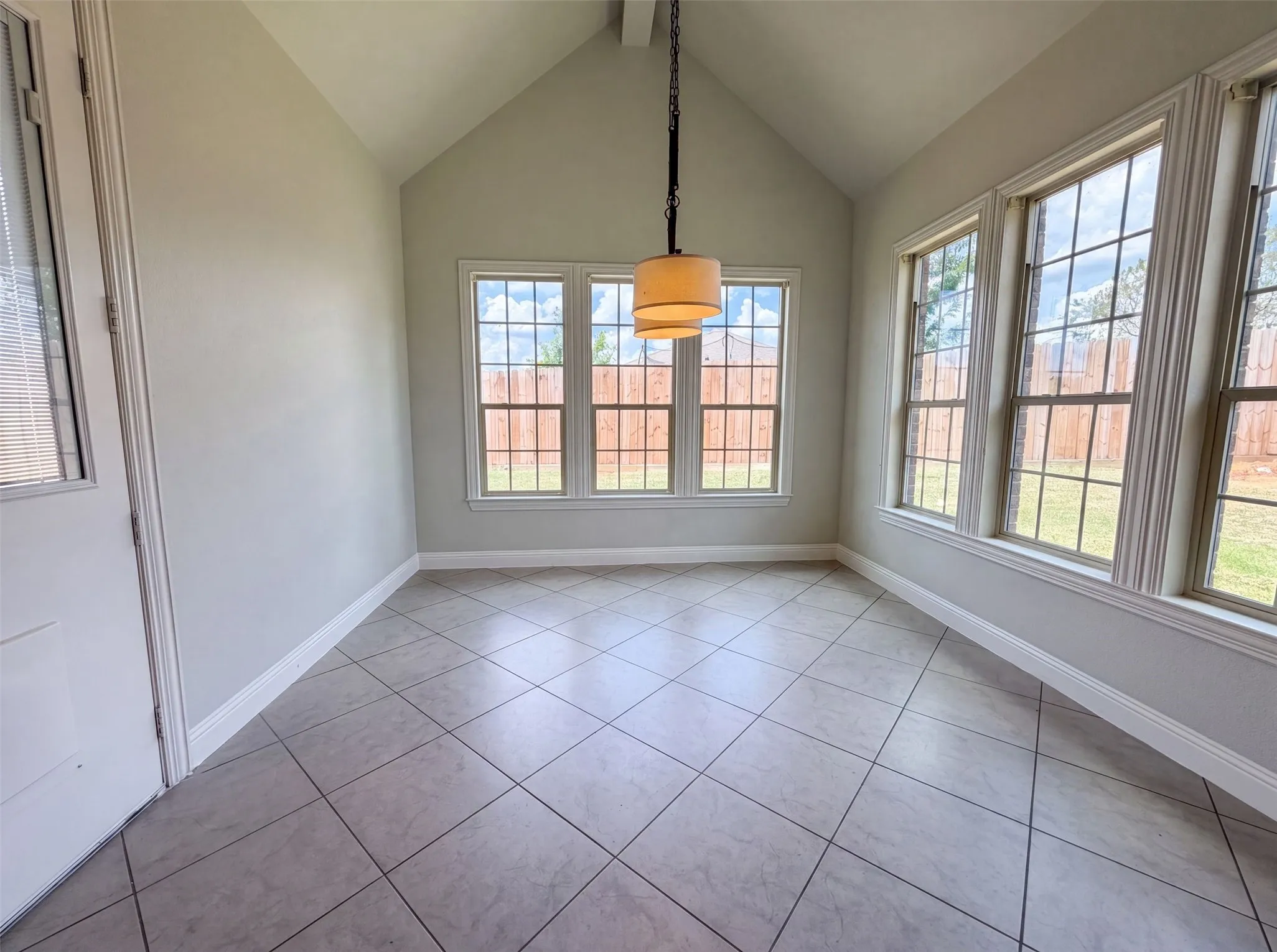 Single Family Residence For Sale in Tarrant County , 400 Blue Star Court, Burleson, Texas 76028, 5 Bedroom, 4 Bathroom, 2 Garage spaces, 3,139 Sqft, built in 2015, mls#21326762, Real Estate Agent in Burleson, Homes For Sale in Tarrant county, Homes For Sale in Burleson, Realtor in Burleson Texas, Real Estate Brokerage Independent Realty Texas, Luminita Cordes Realtor
