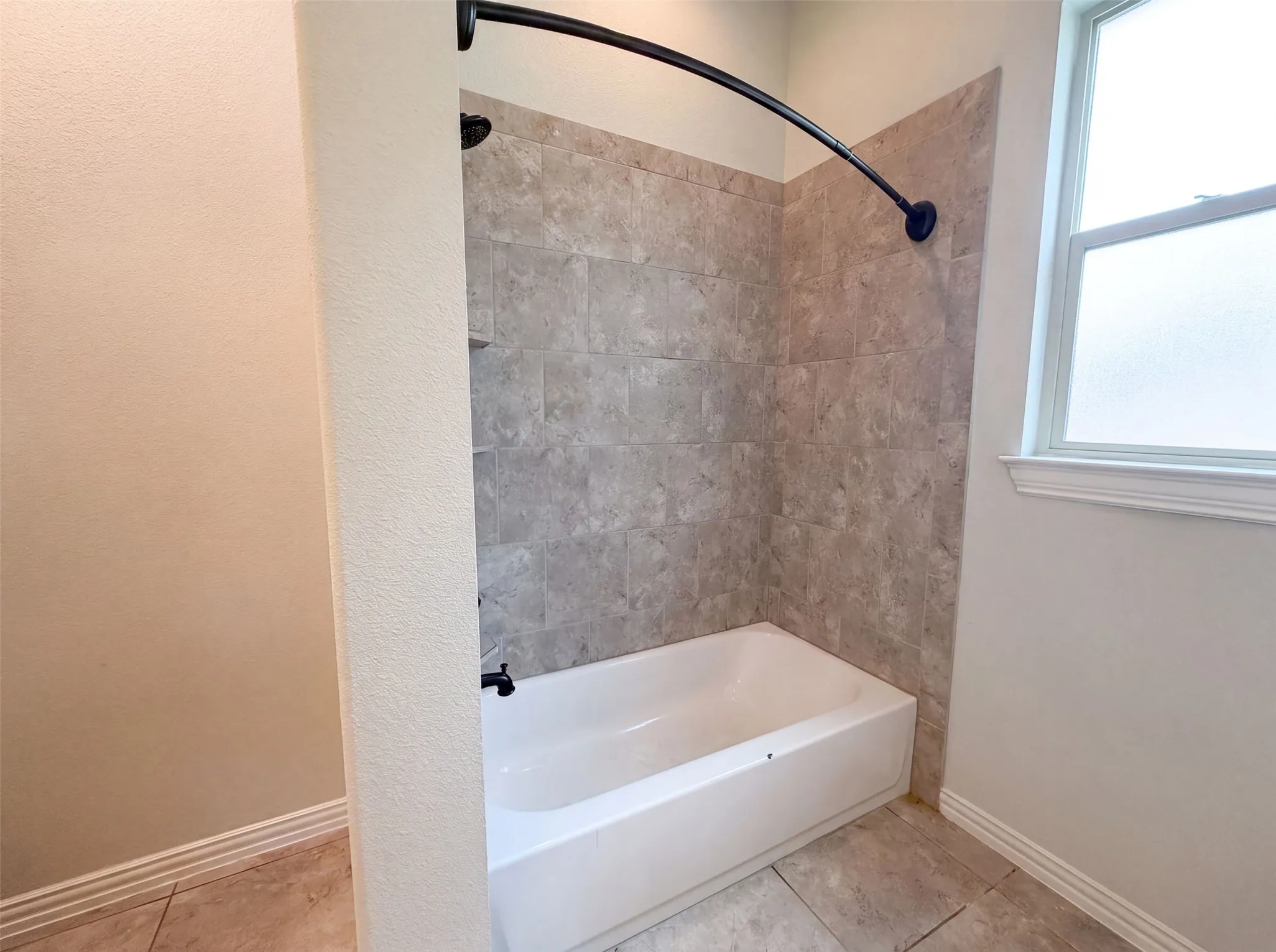 Single Family Residence For Sale in Tarrant County , 400 Blue Star Court, Burleson, Texas 76028, 5 Bedroom, 4 Bathroom, 2 Garage spaces, 3,139 Sqft, built in 2015, mls#21326762, Real Estate Agent in Burleson, Homes For Sale in Tarrant county, Homes For Sale in Burleson, Realtor in Burleson Texas, Real Estate Brokerage Independent Realty Texas, Luminita Cordes Realtor