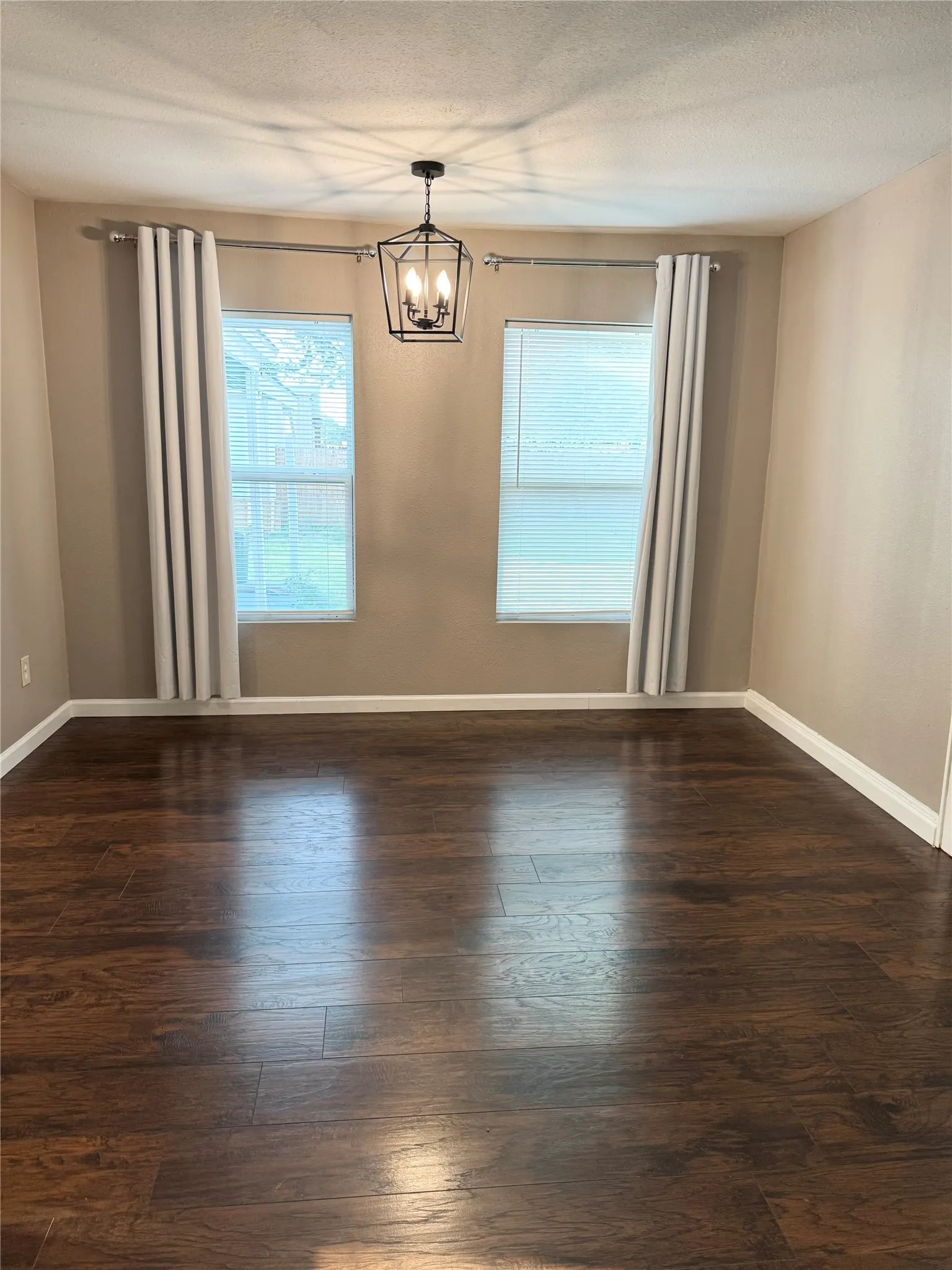 Single Family Residence For Rent in Tarrant County , 100 Brandies Street, Fort Worth, Texas 76111, 3 Bedroom, 2 Bathroom, Garage spaces, 1,604 Sqft, built in 1934, mls#21326777, Real Estate Agent in Fort Worth, Homes For Rent in Tarrant county, Homes For Rent in Fort Worth, Realtor in Fort Worth Texas, Real Estate Brokerage Independent Realty Texas, Luminita Cordes Realtor