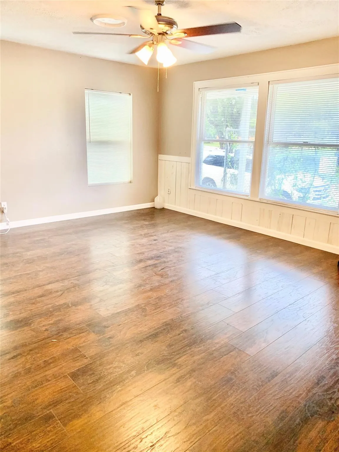 Single Family Residence For Rent in Tarrant County , 100 Brandies Street, Fort Worth, Texas 76111, 3 Bedroom, 2 Bathroom, Garage spaces, 1,604 Sqft, built in 1934, mls#21326777, Real Estate Agent in Fort Worth, Homes For Rent in Tarrant county, Homes For Rent in Fort Worth, Realtor in Fort Worth Texas, Real Estate Brokerage Independent Realty Texas, Luminita Cordes Realtor