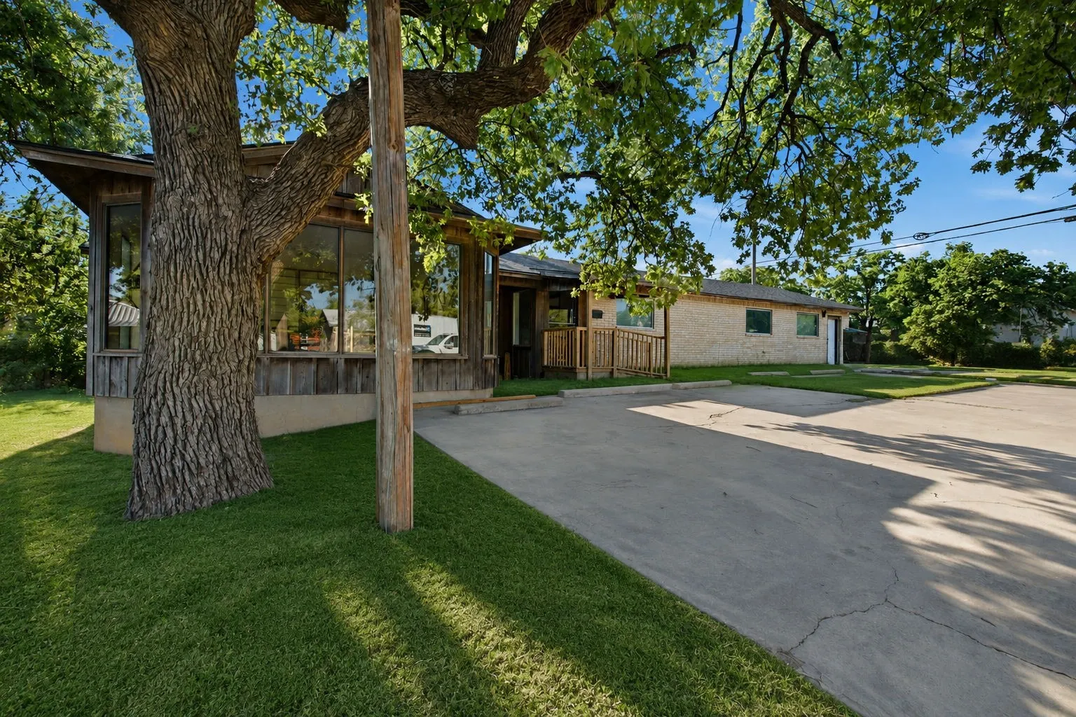 Office For Sale in Eastland County , 711 W Commerce Street, Eastland, Texas 76448, 0, 0, Garage spaces, 0 Sqft, built in 1980, Price $150,000, mls#21325997, Real Estate Agent in Eastland, Homes For Sale in Eastland county, Homes For Sale in Eastland, Realtor in Eastland Texas, Real Estate Brokerage Independent Realty Texas, Luminita Cordes Realtor