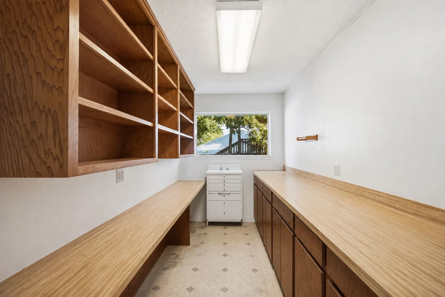 Office For Sale in Eastland County , 711 W Commerce Street, Eastland, Texas 76448, 0, 0, Garage spaces, 0 Sqft, built in 1980, Price $150,000, mls#21325997, Real Estate Agent in Eastland, Homes For Sale in Eastland county, Homes For Sale in Eastland, Realtor in Eastland Texas, Real Estate Brokerage Independent Realty Texas, Luminita Cordes Realtor