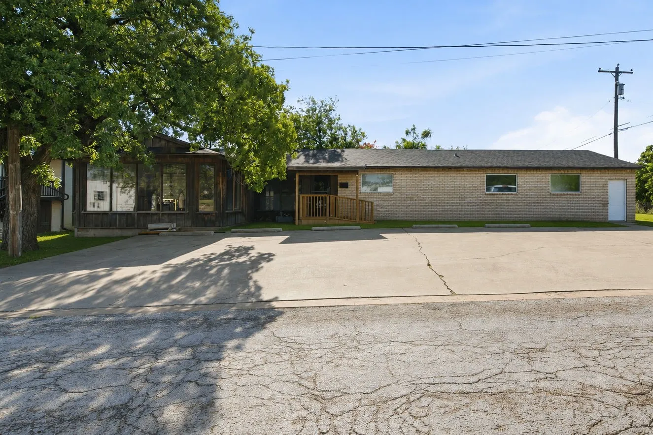 Office For Sale in Eastland County , 711 W Commerce Street, Eastland, Texas 76448, 0, 0, Garage spaces, 0 Sqft, built in 1980, Price $150,000, mls#21325997, Real Estate Agent in Eastland, Homes For Sale in Eastland county, Homes For Sale in Eastland, Realtor in Eastland Texas, Real Estate Brokerage Independent Realty Texas, Luminita Cordes Realtor