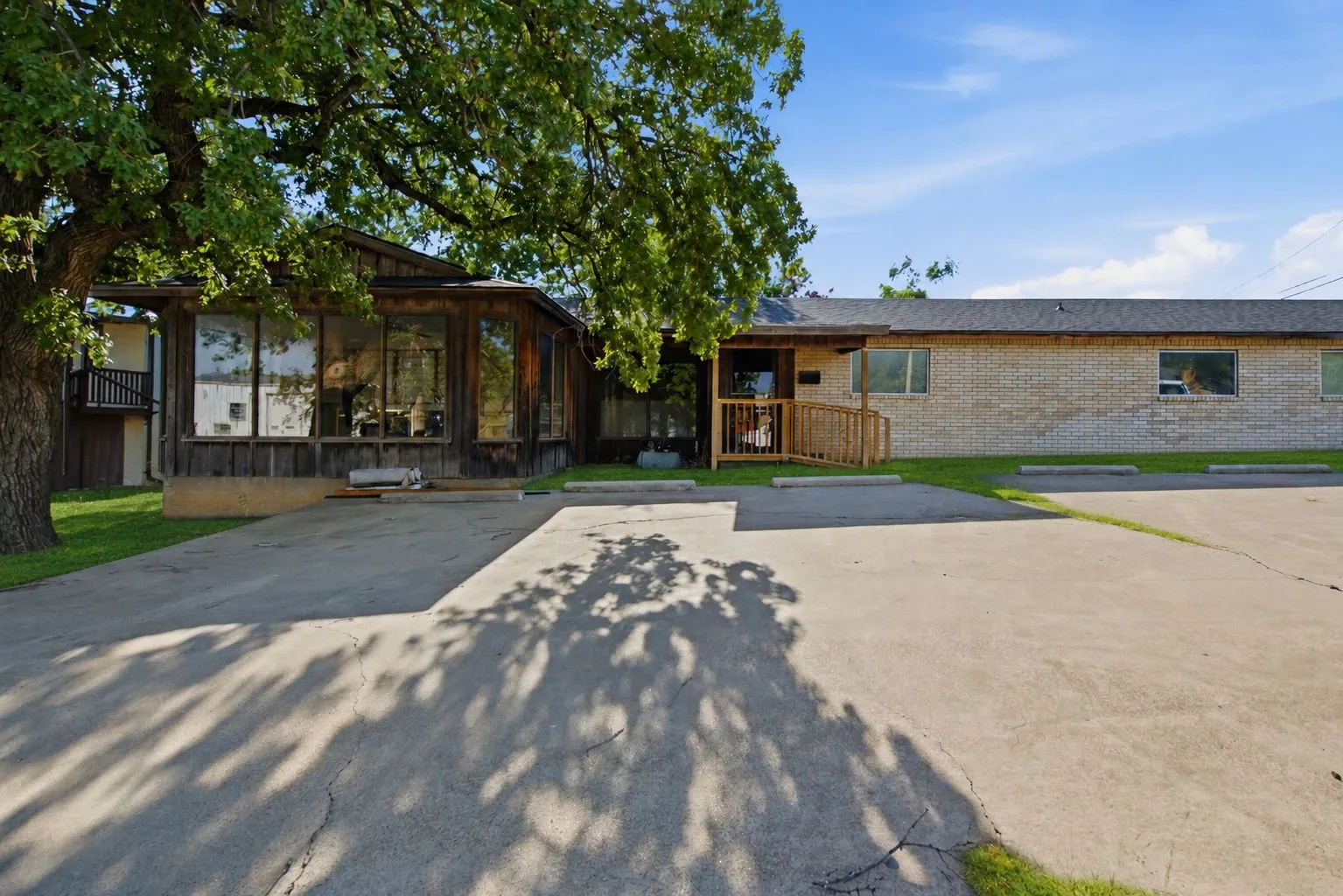 Office For Sale in Eastland County , 711 W Commerce Street, Eastland, Texas 76448, 0, 0, Garage spaces, 0 Sqft, built in 1980, Price $150,000, mls#21325997, Real Estate Agent in Eastland, Homes For Sale in Eastland county, Homes For Sale in Eastland, Realtor in Eastland Texas, Real Estate Brokerage Independent Realty Texas, Luminita Cordes Realtor