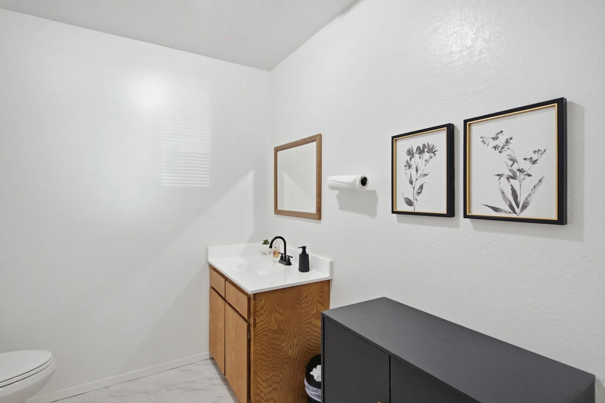 Office For Sale in Eastland County , 711 W Commerce Street, Eastland, Texas 76448, 0, 0, Garage spaces, 0 Sqft, built in 1980, Price $150,000, mls#21325997, Real Estate Agent in Eastland, Homes For Sale in Eastland county, Homes For Sale in Eastland, Realtor in Eastland Texas, Real Estate Brokerage Independent Realty Texas, Luminita Cordes Realtor