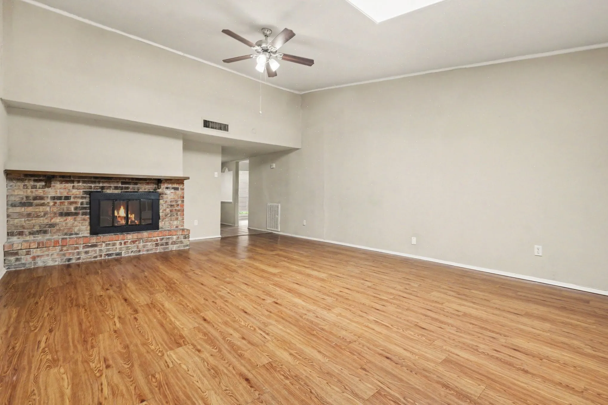 Single Family Residence For Rent in Dallas County , 4237 Foliage Drive, Garland, Texas 75043, 3 Bedroom, 2 Bathroom, 2 Garage spaces, 1,531 Sqft, built in 1972, mls#21326781, Real Estate Agent in Garland, Homes For Rent in Dallas county, Homes For Rent in Garland, Realtor in Garland Texas, Real Estate Brokerage Independent Realty Texas, Luminita Cordes Realtor