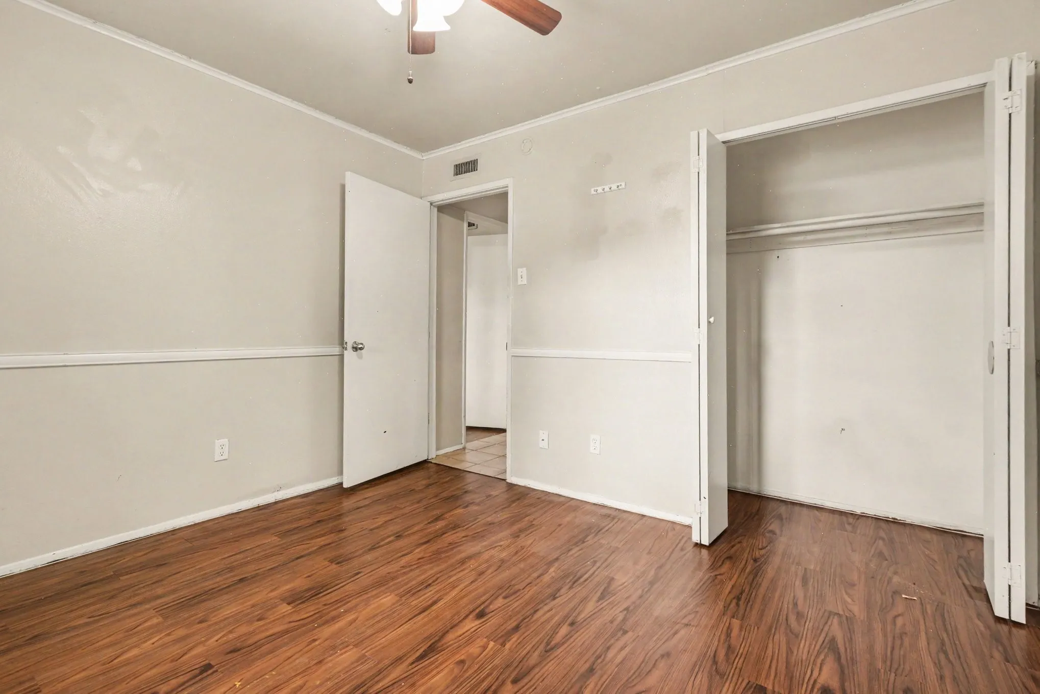 Single Family Residence For Rent in Dallas County , 4237 Foliage Drive, Garland, Texas 75043, 3 Bedroom, 2 Bathroom, 2 Garage spaces, 1,531 Sqft, built in 1972, mls#21326781, Real Estate Agent in Garland, Homes For Rent in Dallas county, Homes For Rent in Garland, Realtor in Garland Texas, Real Estate Brokerage Independent Realty Texas, Luminita Cordes Realtor