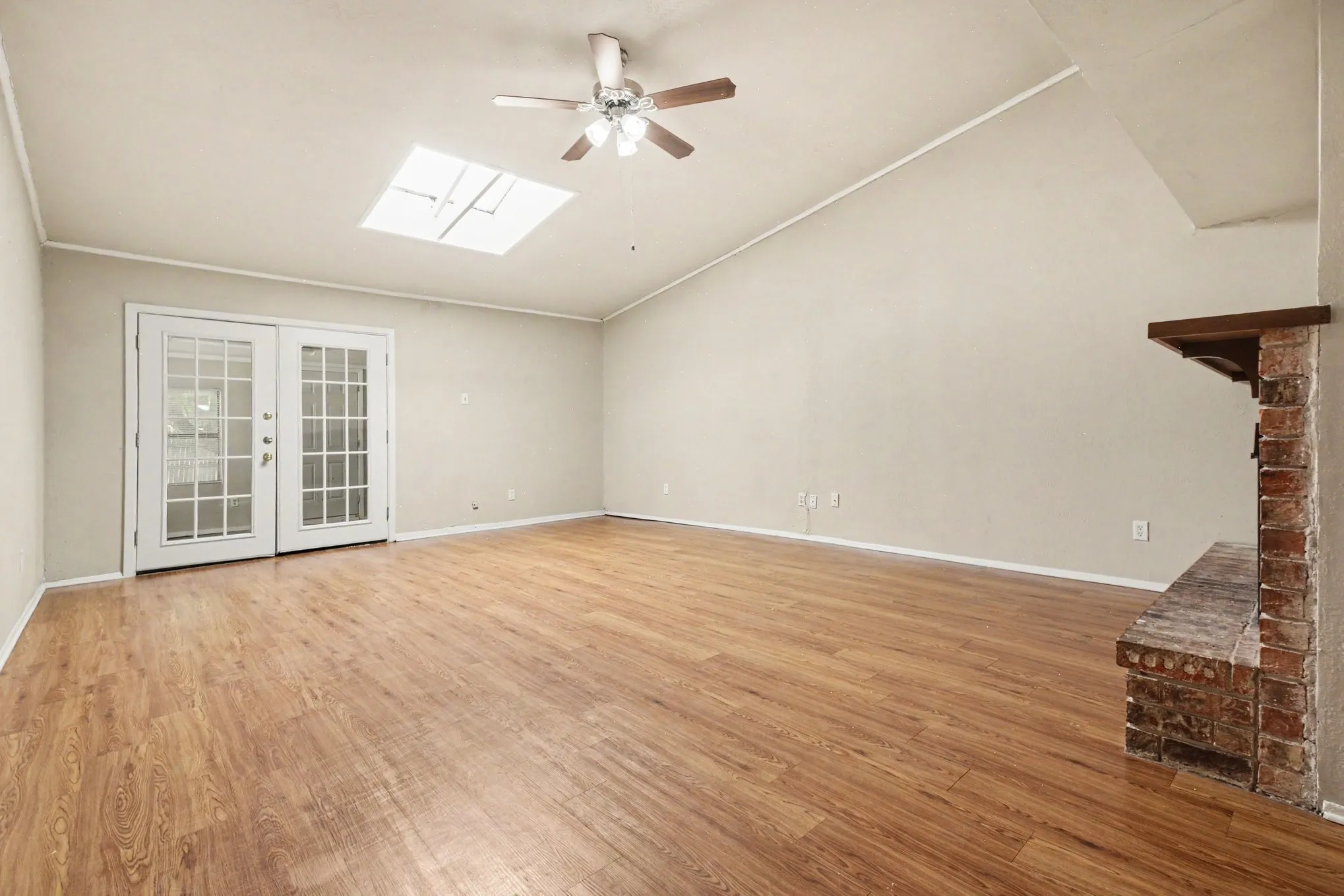 Single Family Residence For Rent in Dallas County , 4237 Foliage Drive, Garland, Texas 75043, 3 Bedroom, 2 Bathroom, 2 Garage spaces, 1,531 Sqft, built in 1972, mls#21326781, Real Estate Agent in Garland, Homes For Rent in Dallas county, Homes For Rent in Garland, Realtor in Garland Texas, Real Estate Brokerage Independent Realty Texas, Luminita Cordes Realtor