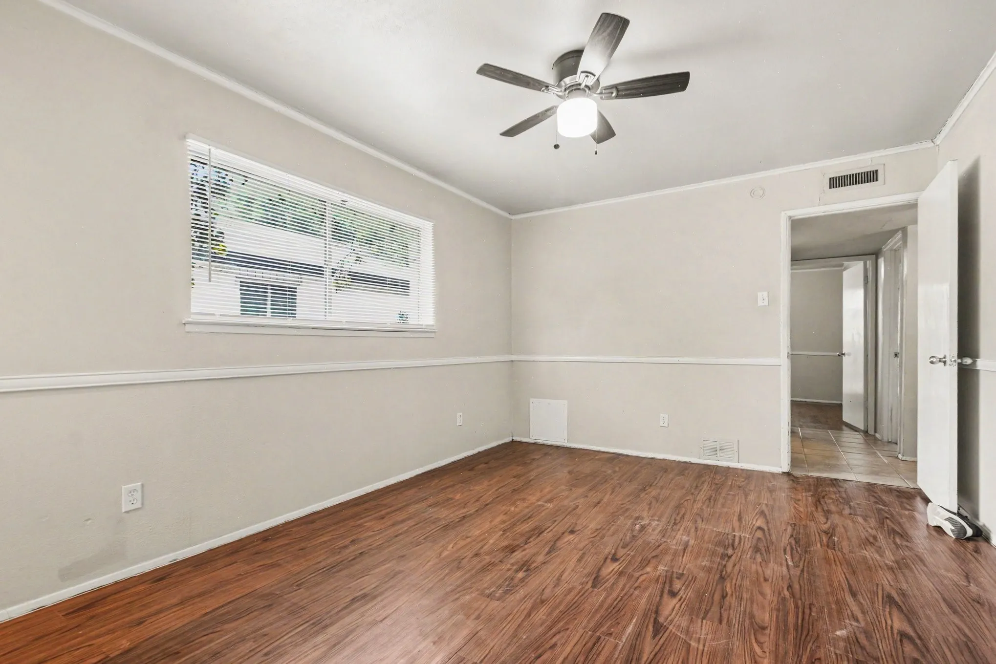 Single Family Residence For Rent in Dallas County , 4237 Foliage Drive, Garland, Texas 75043, 3 Bedroom, 2 Bathroom, 2 Garage spaces, 1,531 Sqft, built in 1972, mls#21326781, Real Estate Agent in Garland, Homes For Rent in Dallas county, Homes For Rent in Garland, Realtor in Garland Texas, Real Estate Brokerage Independent Realty Texas, Luminita Cordes Realtor