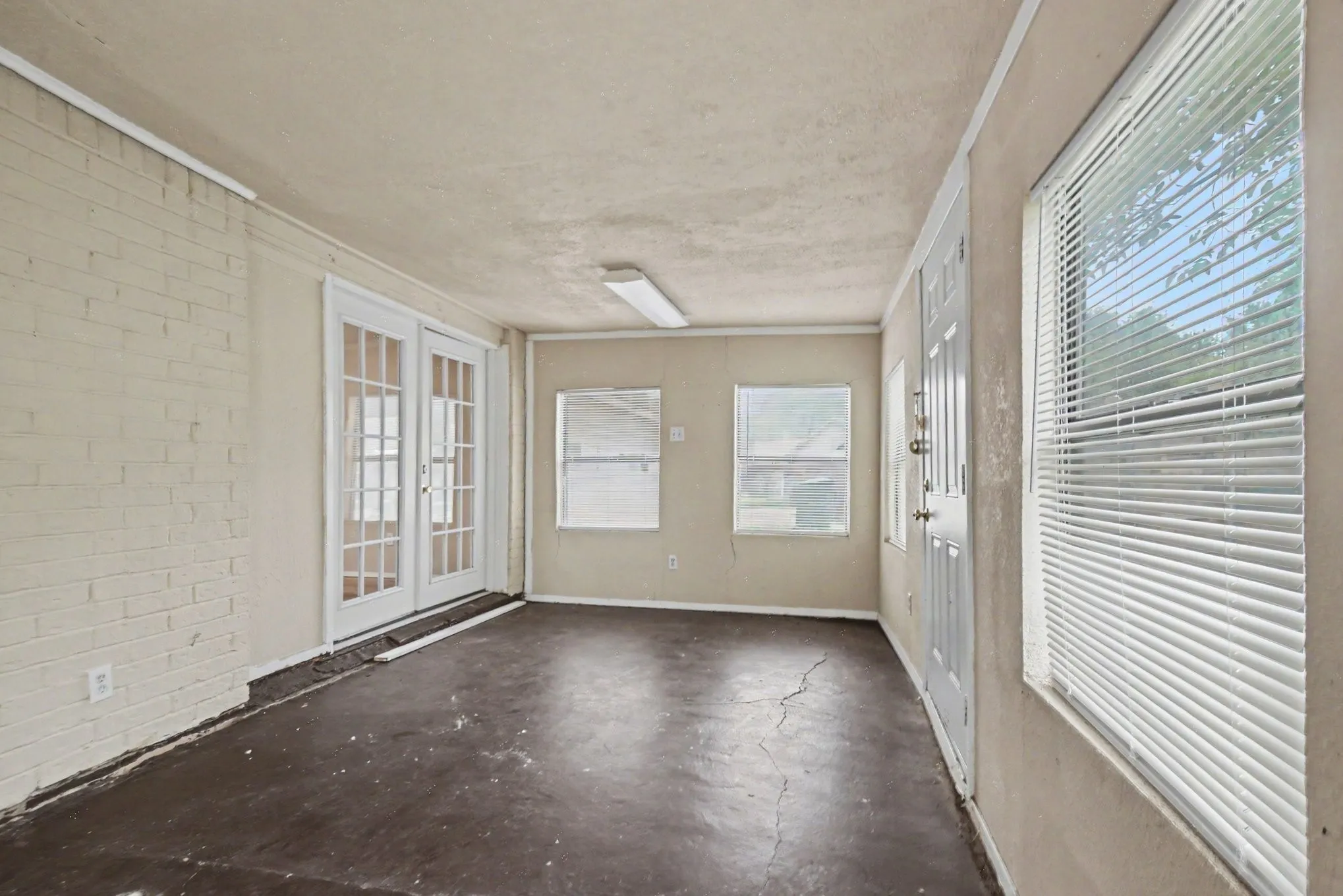 Single Family Residence For Rent in Dallas County , 4237 Foliage Drive, Garland, Texas 75043, 3 Bedroom, 2 Bathroom, 2 Garage spaces, 1,531 Sqft, built in 1972, mls#21326781, Real Estate Agent in Garland, Homes For Rent in Dallas county, Homes For Rent in Garland, Realtor in Garland Texas, Real Estate Brokerage Independent Realty Texas, Luminita Cordes Realtor