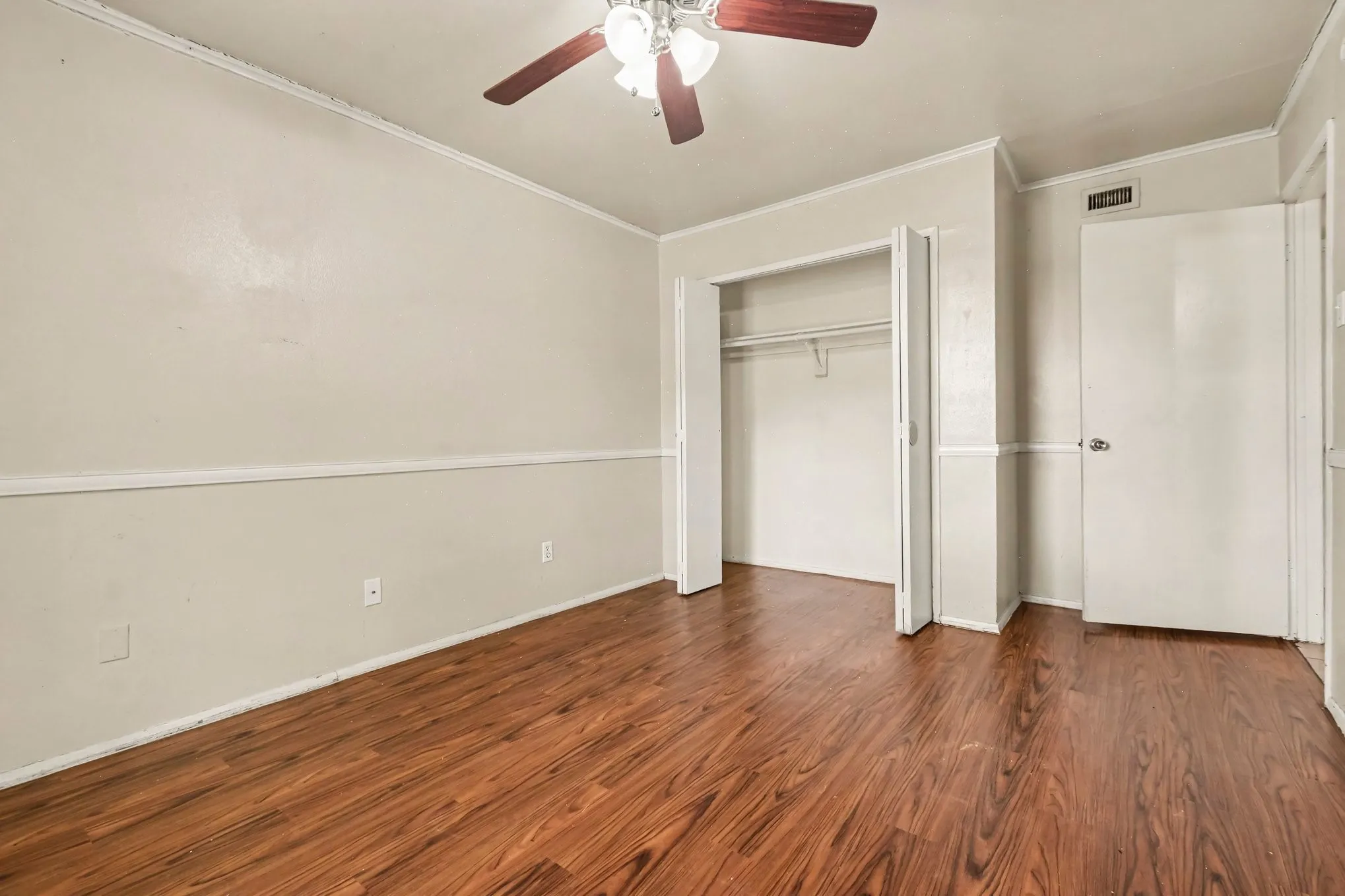 Single Family Residence For Rent in Dallas County , 4237 Foliage Drive, Garland, Texas 75043, 3 Bedroom, 2 Bathroom, 2 Garage spaces, 1,531 Sqft, built in 1972, mls#21326781, Real Estate Agent in Garland, Homes For Rent in Dallas county, Homes For Rent in Garland, Realtor in Garland Texas, Real Estate Brokerage Independent Realty Texas, Luminita Cordes Realtor