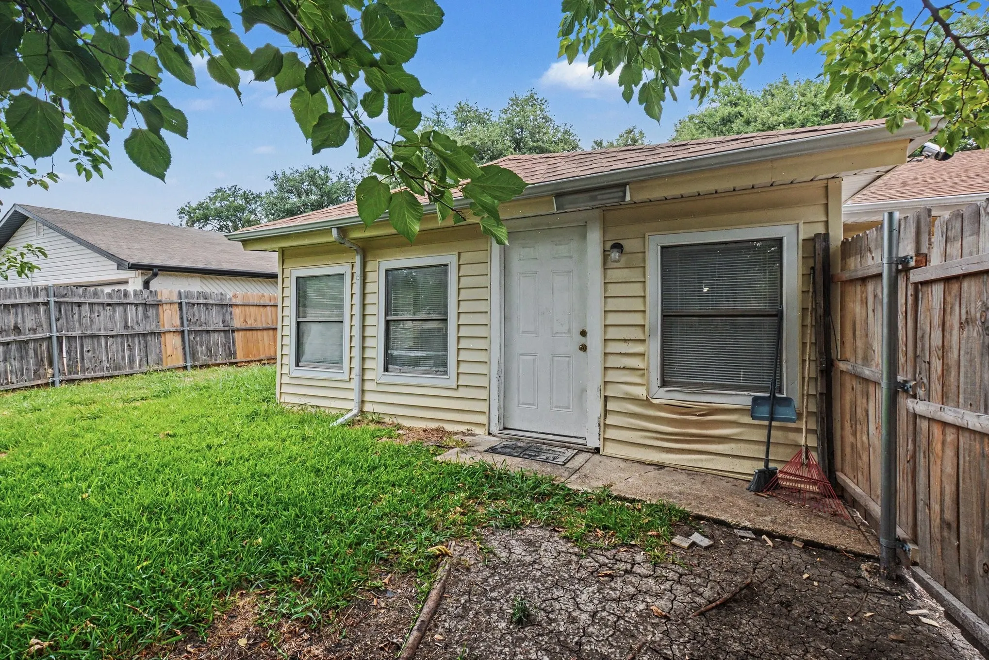 Single Family Residence For Rent in Dallas County , 4237 Foliage Drive, Garland, Texas 75043, 3 Bedroom, 2 Bathroom, 2 Garage spaces, 1,531 Sqft, built in 1972, mls#21326781, Real Estate Agent in Garland, Homes For Rent in Dallas county, Homes For Rent in Garland, Realtor in Garland Texas, Real Estate Brokerage Independent Realty Texas, Luminita Cordes Realtor