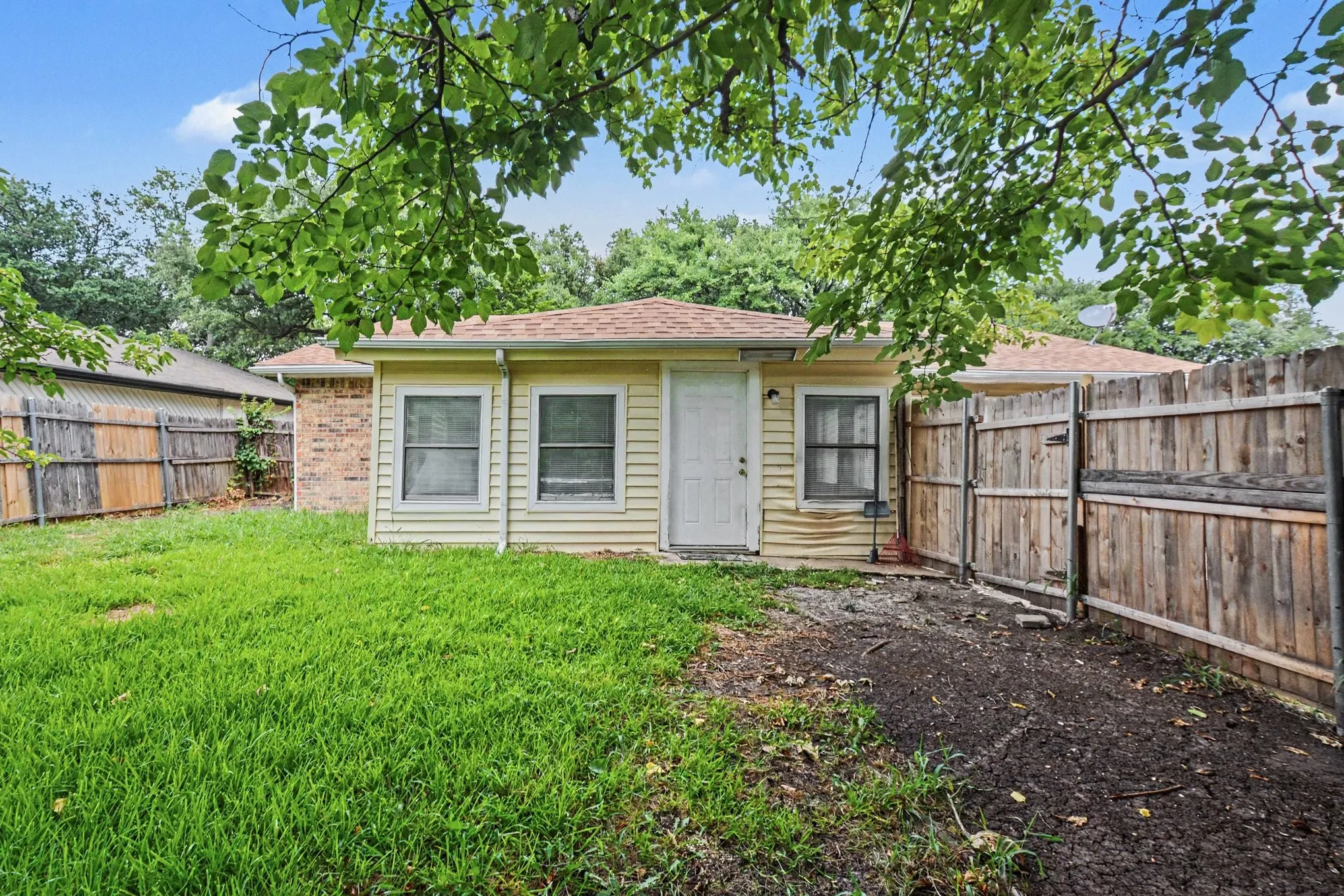 Single Family Residence For Rent in Dallas County , 4237 Foliage Drive, Garland, Texas 75043, 3 Bedroom, 2 Bathroom, 2 Garage spaces, 1,531 Sqft, built in 1972, mls#21326781, Real Estate Agent in Garland, Homes For Rent in Dallas county, Homes For Rent in Garland, Realtor in Garland Texas, Real Estate Brokerage Independent Realty Texas, Luminita Cordes Realtor