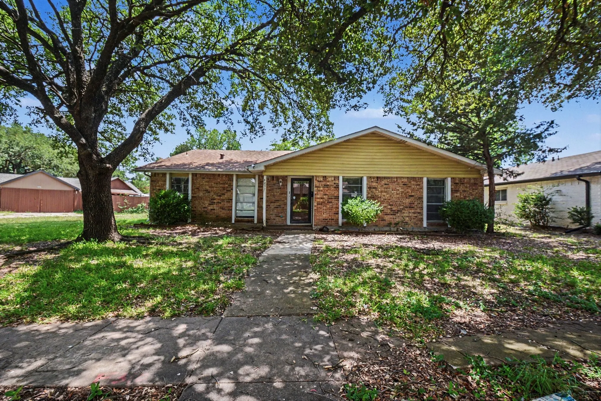 Single Family Residence For Rent in Dallas County , 4237 Foliage Drive, Garland, Texas 75043, 3 Bedroom, 2 Bathroom, 2 Garage spaces, 1,531 Sqft, built in 1972, mls#21326781, Real Estate Agent in Garland, Homes For Rent in Dallas county, Homes For Rent in Garland, Realtor in Garland Texas, Real Estate Brokerage Independent Realty Texas, Luminita Cordes Realtor