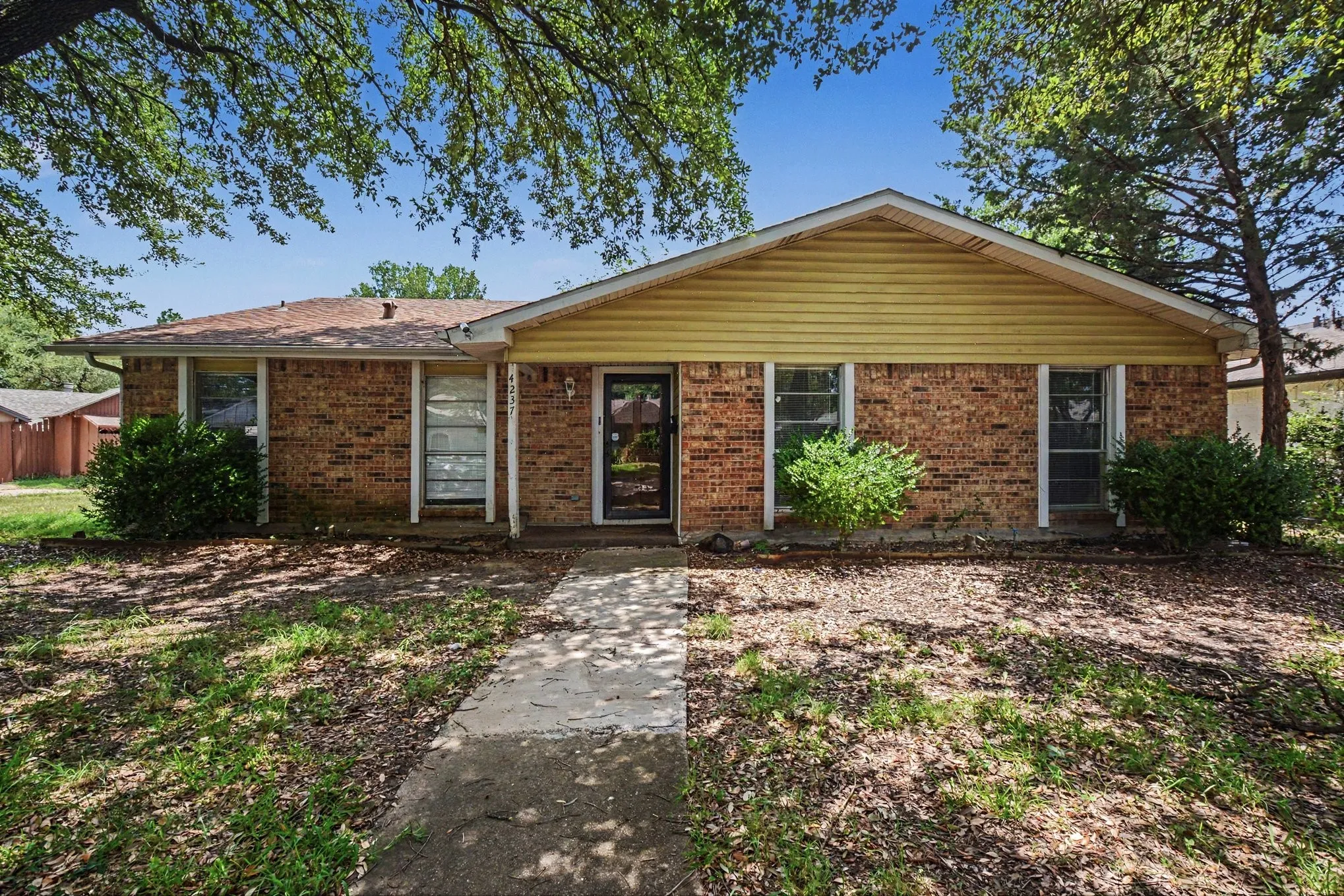 Single Family Residence For Rent in Dallas County , 4237 Foliage Drive, Garland, Texas 75043, 3 Bedroom, 2 Bathroom, 2 Garage spaces, 1,531 Sqft, built in 1972, mls#21326781, Real Estate Agent in Garland, Homes For Rent in Dallas county, Homes For Rent in Garland, Realtor in Garland Texas, Real Estate Brokerage Independent Realty Texas, Luminita Cordes Realtor