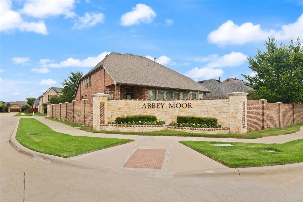 Single Family Residence For Sale in Denton County , 2831 Sherwood Drive, Trophy Club, Texas 76262, 3 Bedroom, 3 Bathroom, 2 Garage spaces, 2,160 Sqft, built in 2012, mls#21326149, Real Estate Agent in Trophy Club, Homes For Sale in Denton county, Homes For Sale in Trophy Club, Realtor in Trophy Club Texas, Real Estate Brokerage Independent Realty Texas, Luminita Cordes Realtor
