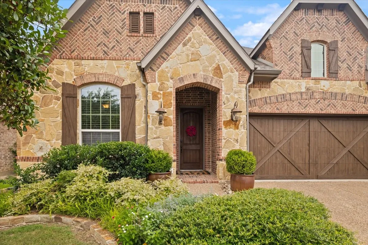Single Family Residence For Sale in Denton County , 2831 Sherwood Drive, Trophy Club, Texas 76262, 3 Bedroom, 3 Bathroom, 2 Garage spaces, 2,160 Sqft, built in 2012, mls#21326149, Real Estate Agent in Trophy Club, Homes For Sale in Denton county, Homes For Sale in Trophy Club, Realtor in Trophy Club Texas, Real Estate Brokerage Independent Realty Texas, Luminita Cordes Realtor