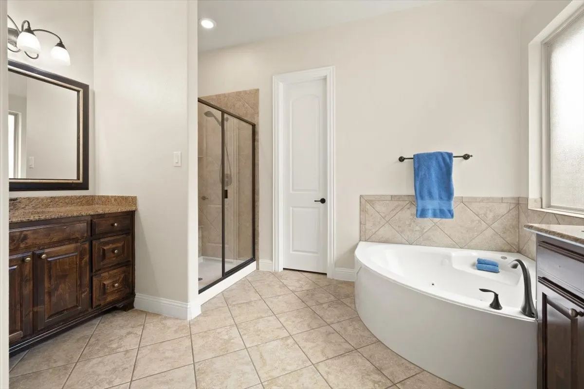 Single Family Residence For Sale in Denton County , 2831 Sherwood Drive, Trophy Club, Texas 76262, 3 Bedroom, 3 Bathroom, 2 Garage spaces, 2,160 Sqft, built in 2012, mls#21326149, Real Estate Agent in Trophy Club, Homes For Sale in Denton county, Homes For Sale in Trophy Club, Realtor in Trophy Club Texas, Real Estate Brokerage Independent Realty Texas, Luminita Cordes Realtor