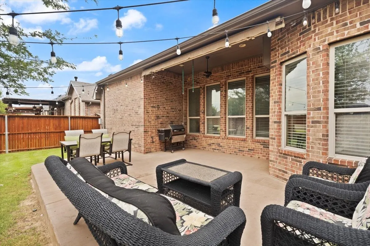 Single Family Residence For Sale in Denton County , 2831 Sherwood Drive, Trophy Club, Texas 76262, 3 Bedroom, 3 Bathroom, 2 Garage spaces, 2,160 Sqft, built in 2012, mls#21326149, Real Estate Agent in Trophy Club, Homes For Sale in Denton county, Homes For Sale in Trophy Club, Realtor in Trophy Club Texas, Real Estate Brokerage Independent Realty Texas, Luminita Cordes Realtor