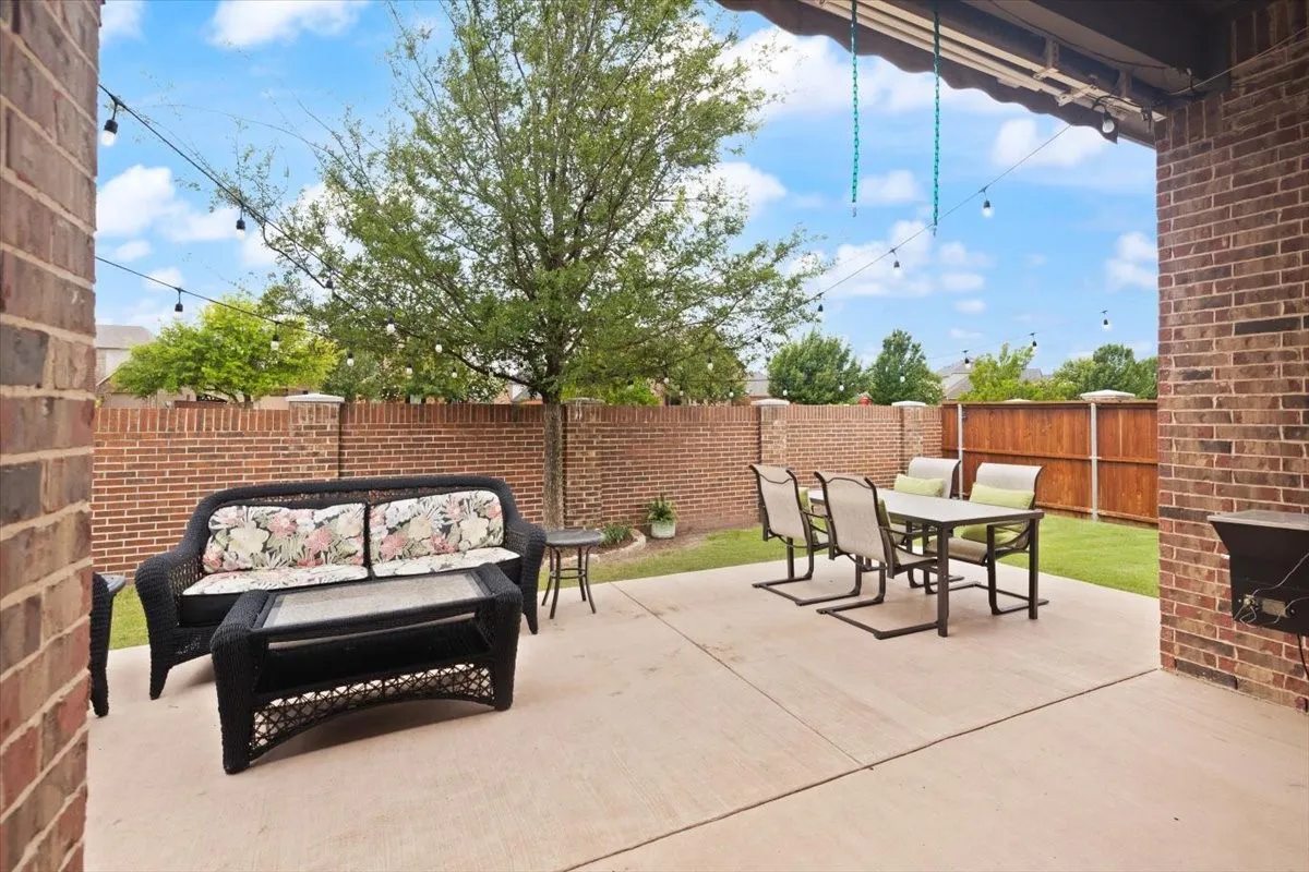 Single Family Residence For Sale in Denton County , 2831 Sherwood Drive, Trophy Club, Texas 76262, 3 Bedroom, 3 Bathroom, 2 Garage spaces, 2,160 Sqft, built in 2012, mls#21326149, Real Estate Agent in Trophy Club, Homes For Sale in Denton county, Homes For Sale in Trophy Club, Realtor in Trophy Club Texas, Real Estate Brokerage Independent Realty Texas, Luminita Cordes Realtor