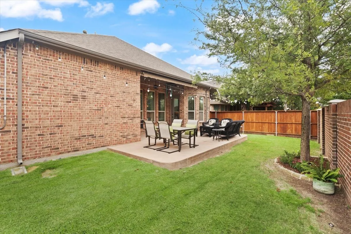 Single Family Residence For Sale in Denton County , 2831 Sherwood Drive, Trophy Club, Texas 76262, 3 Bedroom, 3 Bathroom, 2 Garage spaces, 2,160 Sqft, built in 2012, mls#21326149, Real Estate Agent in Trophy Club, Homes For Sale in Denton county, Homes For Sale in Trophy Club, Realtor in Trophy Club Texas, Real Estate Brokerage Independent Realty Texas, Luminita Cordes Realtor