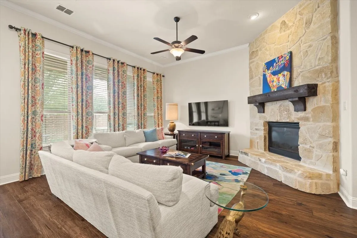Single Family Residence For Sale in Denton County , 2831 Sherwood Drive, Trophy Club, Texas 76262, 3 Bedroom, 3 Bathroom, 2 Garage spaces, 2,160 Sqft, built in 2012, mls#21326149, Real Estate Agent in Trophy Club, Homes For Sale in Denton county, Homes For Sale in Trophy Club, Realtor in Trophy Club Texas, Real Estate Brokerage Independent Realty Texas, Luminita Cordes Realtor