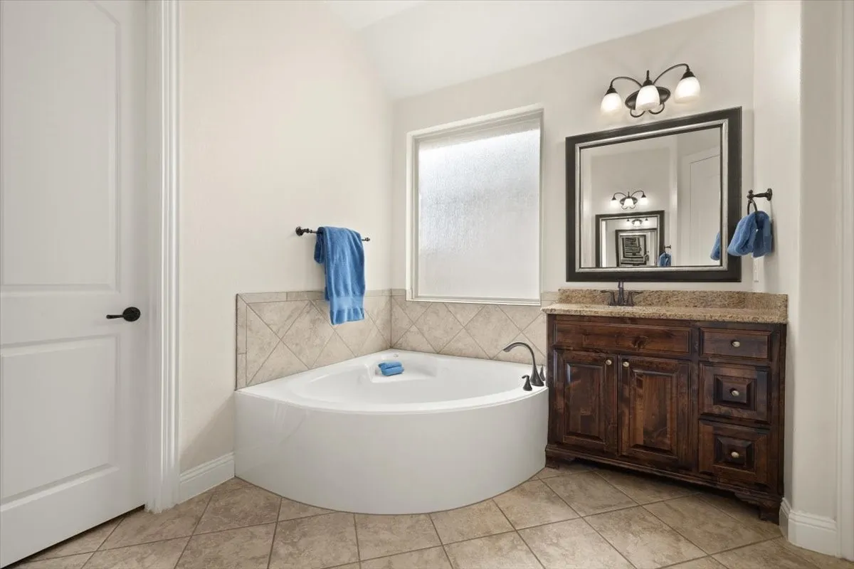 Single Family Residence For Sale in Denton County , 2831 Sherwood Drive, Trophy Club, Texas 76262, 3 Bedroom, 3 Bathroom, 2 Garage spaces, 2,160 Sqft, built in 2012, mls#21326149, Real Estate Agent in Trophy Club, Homes For Sale in Denton county, Homes For Sale in Trophy Club, Realtor in Trophy Club Texas, Real Estate Brokerage Independent Realty Texas, Luminita Cordes Realtor