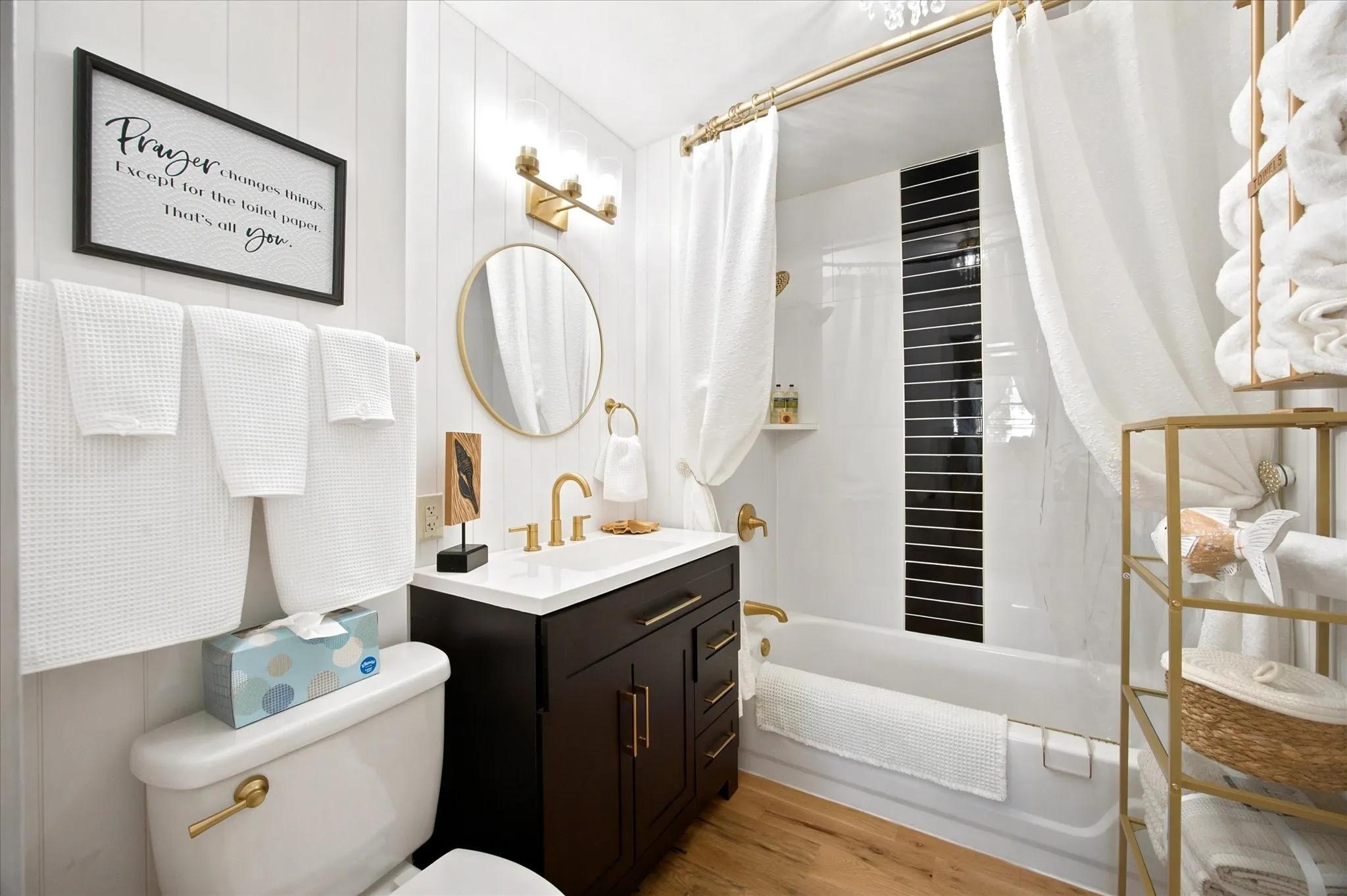 Beautifully detailed full bath