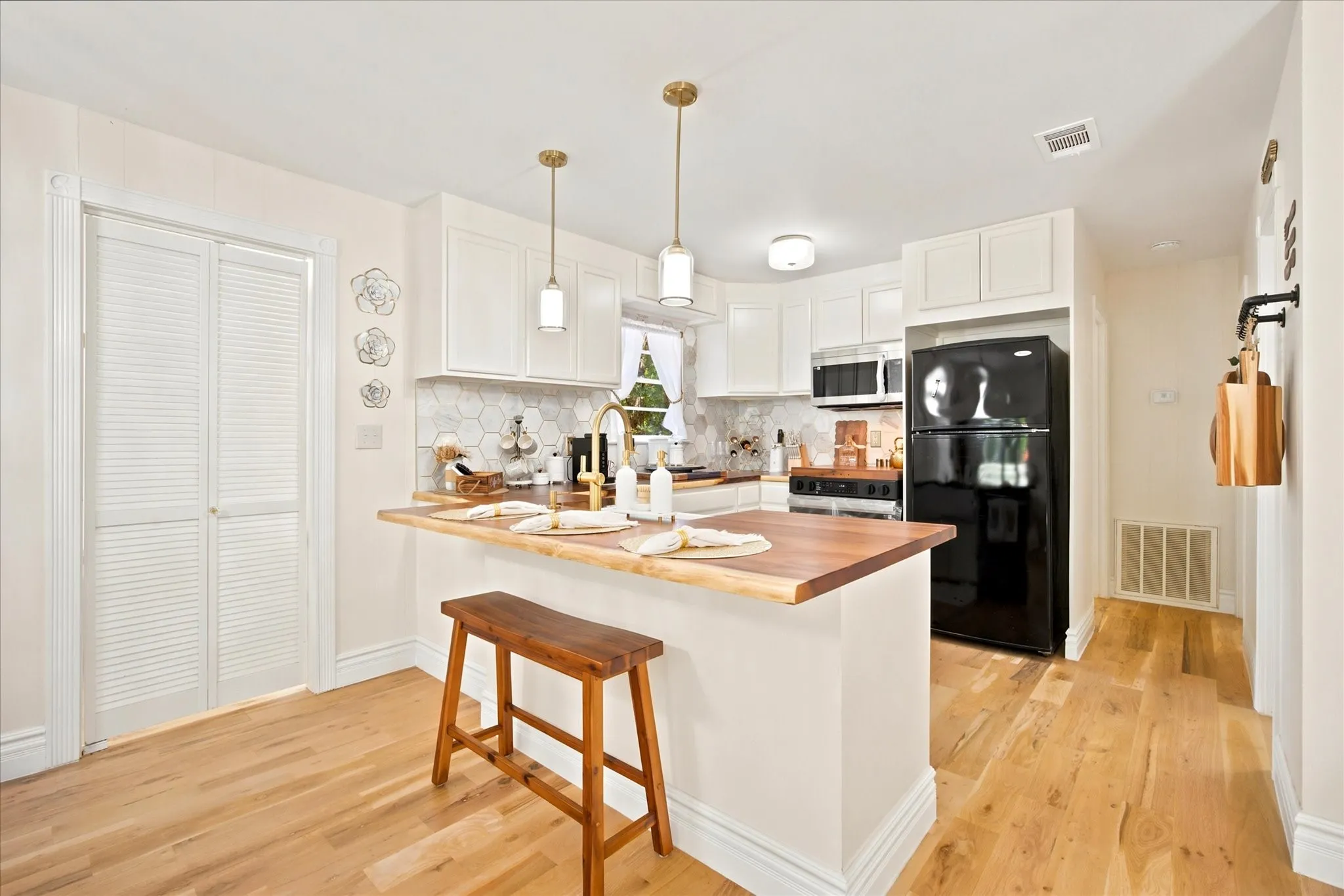 Breakfast bar overlooks kitchen