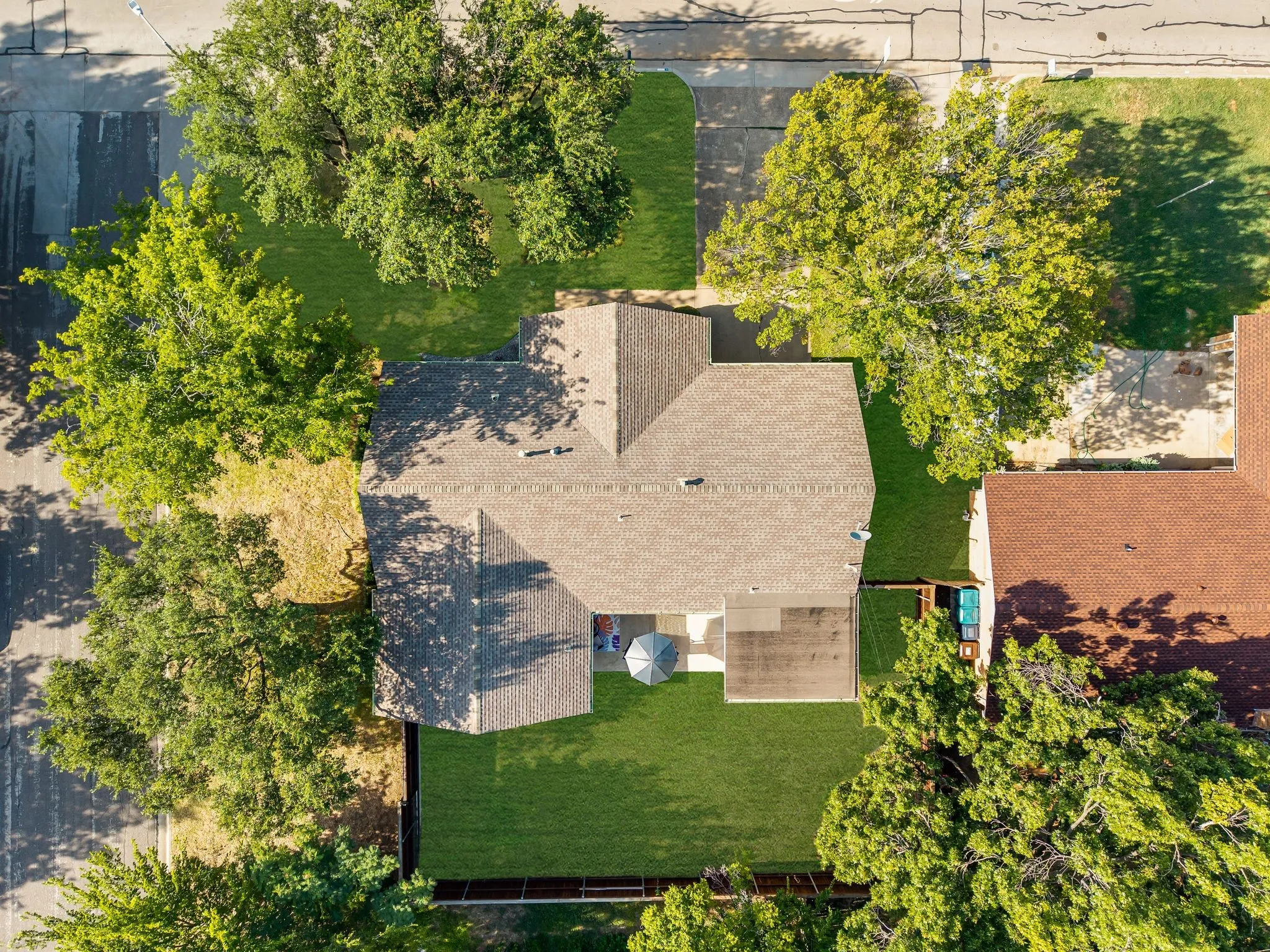 Single Family Residence For Sale in Denton County , 1300 Amherst Drive, Denton, Texas 76201, 3 Bedroom, 2 Bathroom, 2 Garage spaces, 1,744 Sqft, built in 1975, mls#21267572, Real Estate Agent in Denton, Homes For Sale in Denton county, Homes For Sale in Denton, Realtor in Denton Texas, Real Estate Brokerage Independent Realty Texas, Luminita Cordes Realtor