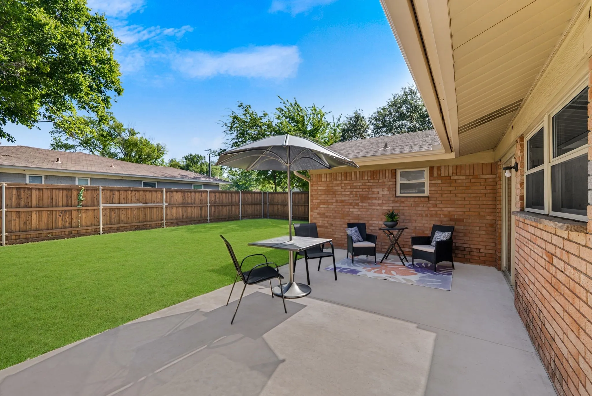 Single Family Residence For Sale in Denton County , 1300 Amherst Drive, Denton, Texas 76201, 3 Bedroom, 2 Bathroom, 2 Garage spaces, 1,744 Sqft, built in 1975, mls#21267572, Real Estate Agent in Denton, Homes For Sale in Denton county, Homes For Sale in Denton, Realtor in Denton Texas, Real Estate Brokerage Independent Realty Texas, Luminita Cordes Realtor